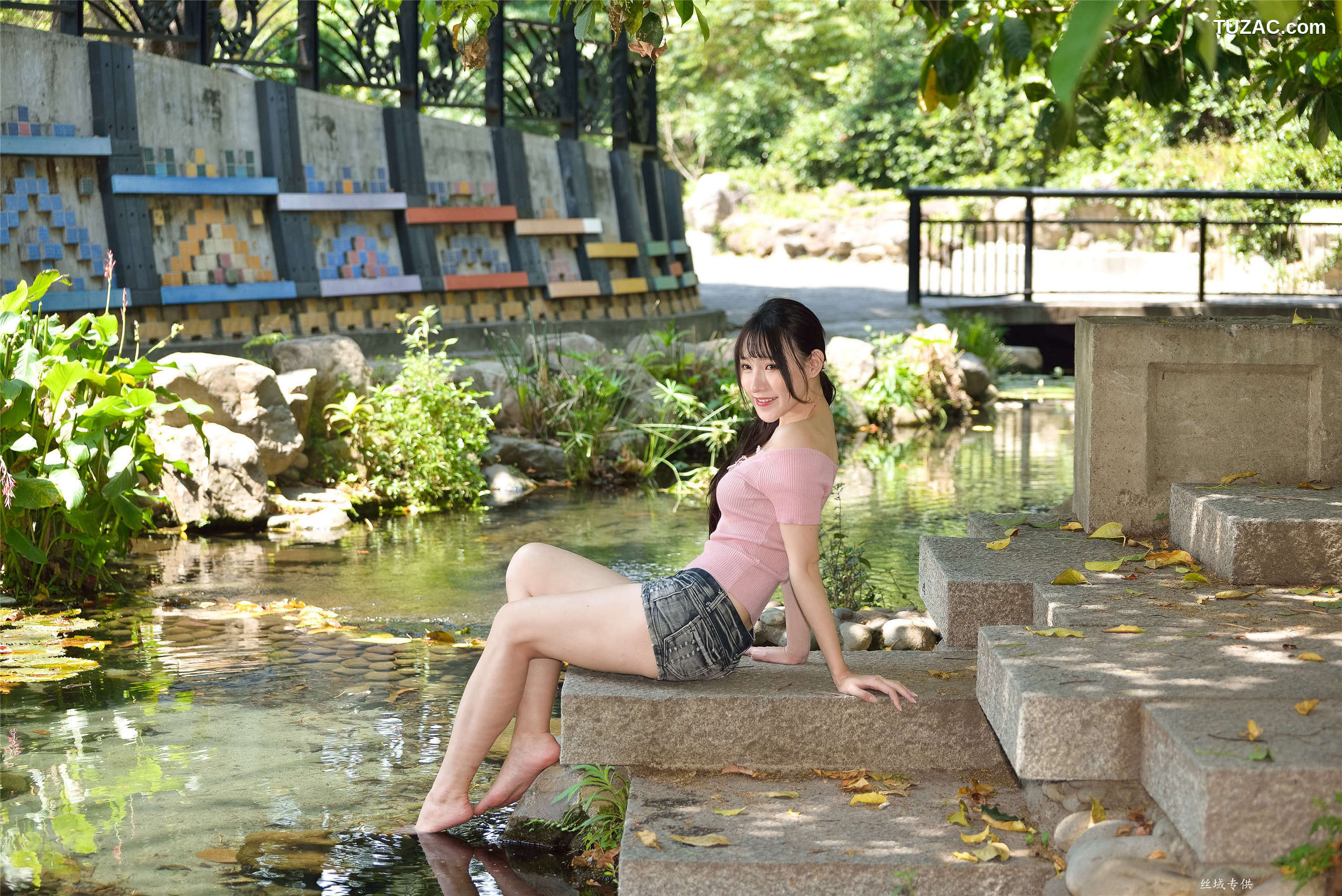 台湾正妹_ 比比《國美.時裝》热裤街拍 写真集[141P]