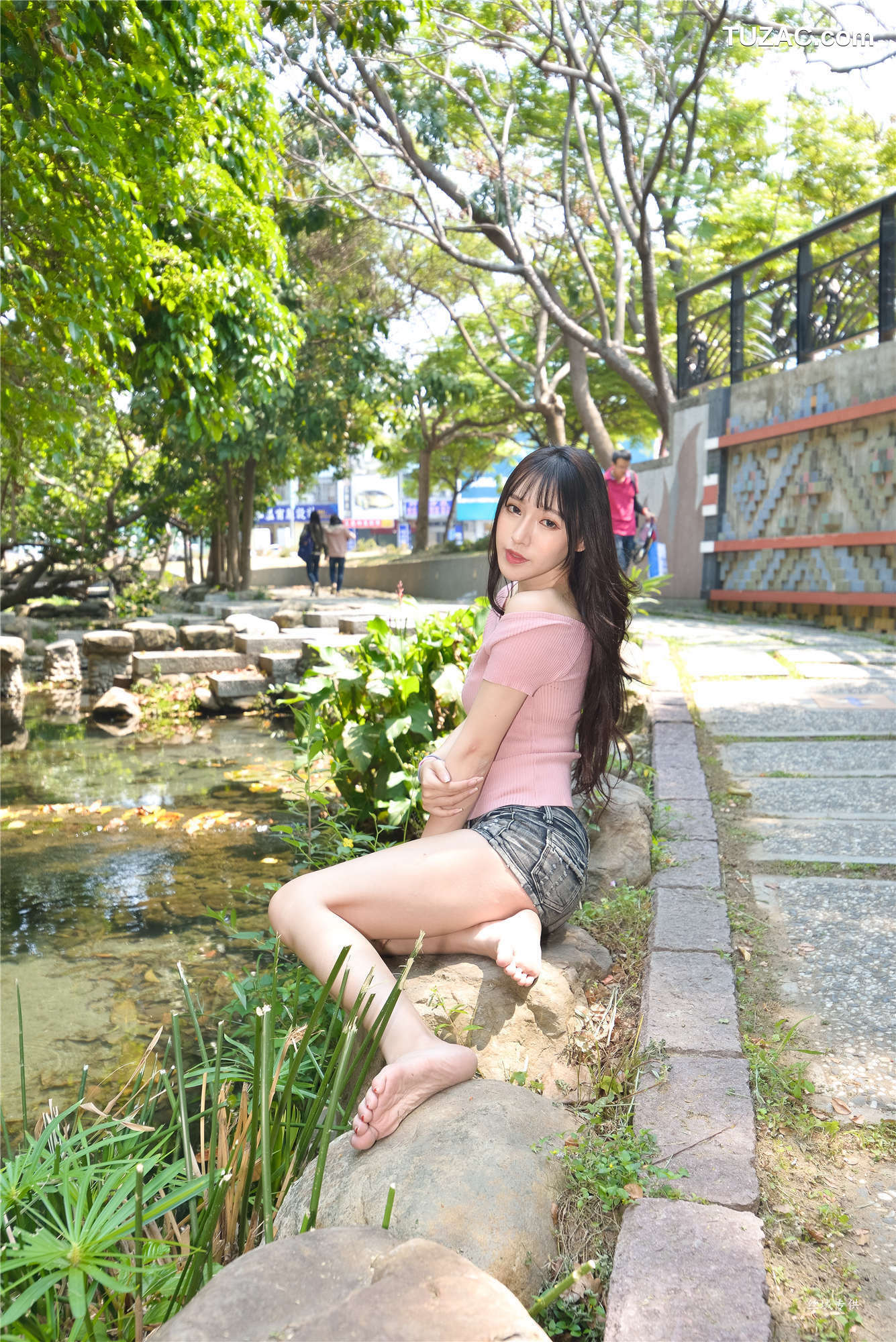 台湾正妹_ 比比《國美.時裝》热裤街拍 写真集[141P]