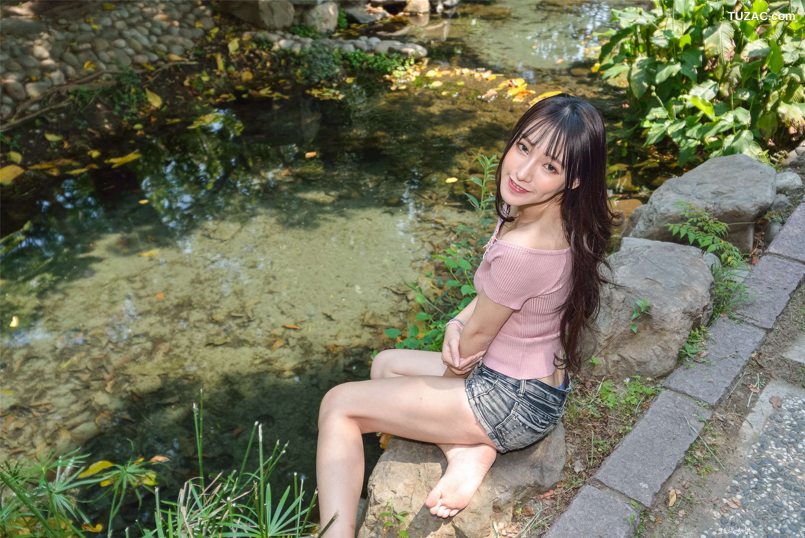 台湾正妹_ 比比《國美.時裝》热裤街拍 写真集[141P]