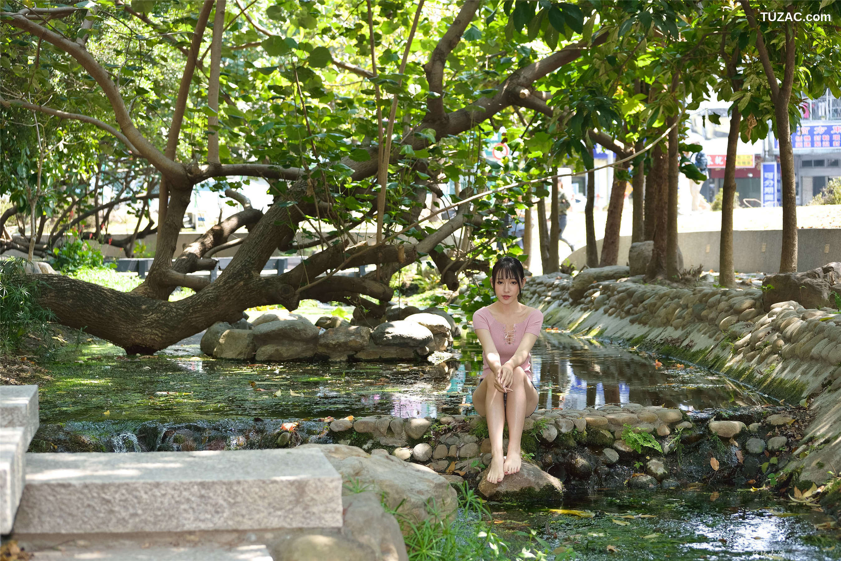 台湾正妹_ 比比《國美.時裝》热裤街拍 写真集[141P]