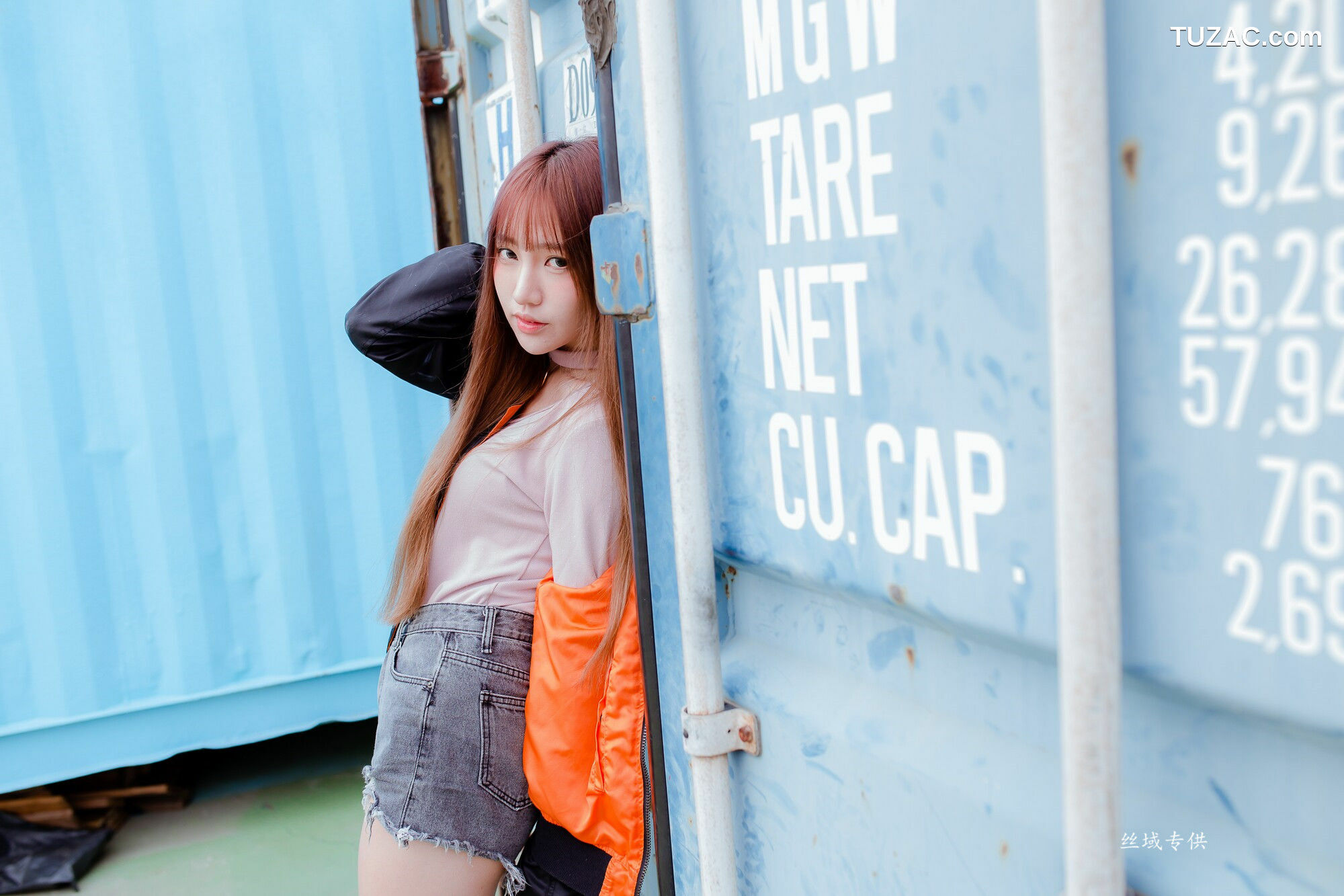 台湾正妹_ 比比儿《长靴热裤》 写真集[50P]