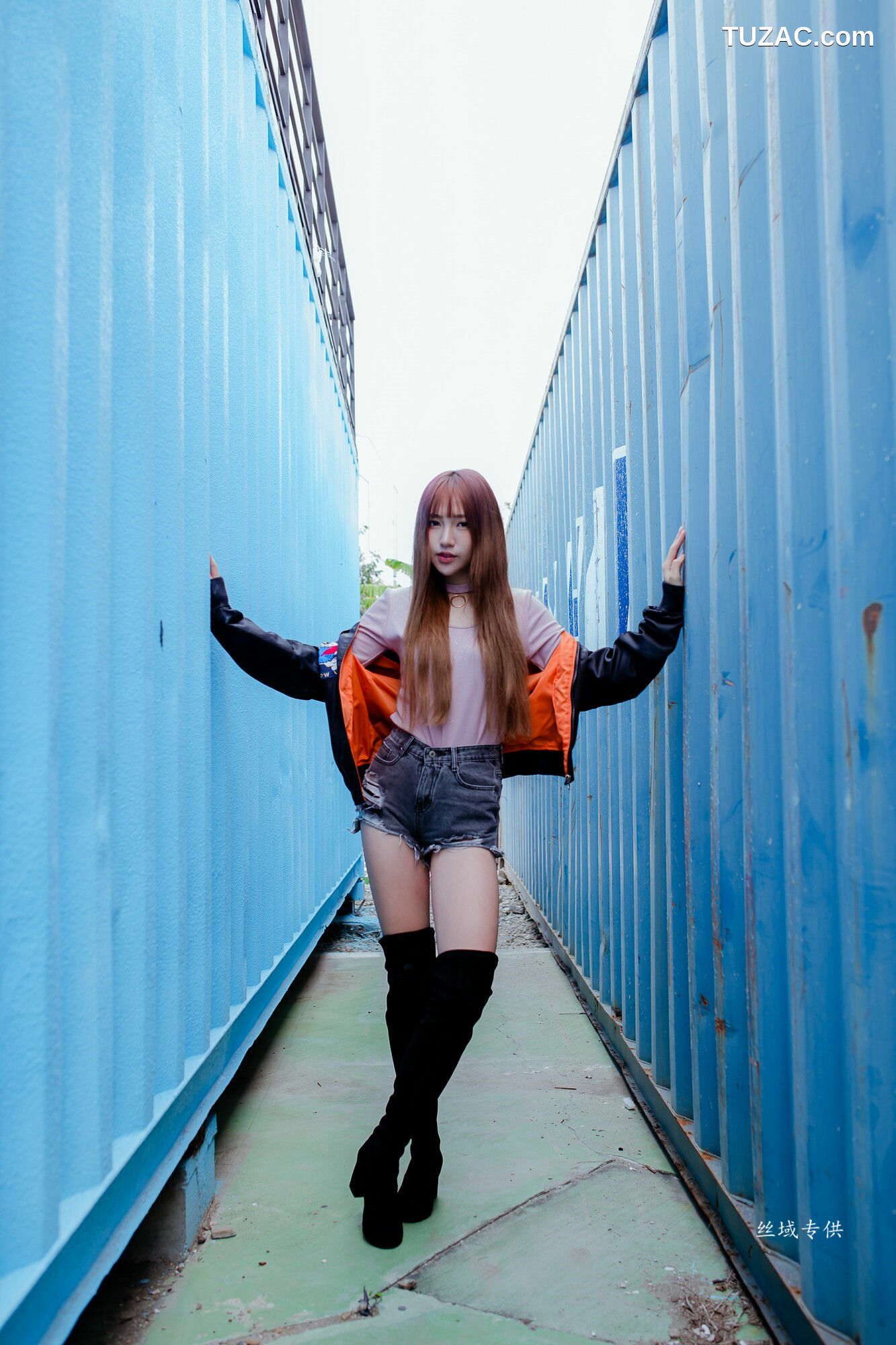 台湾正妹_ 比比儿《长靴热裤》 写真集[50P]