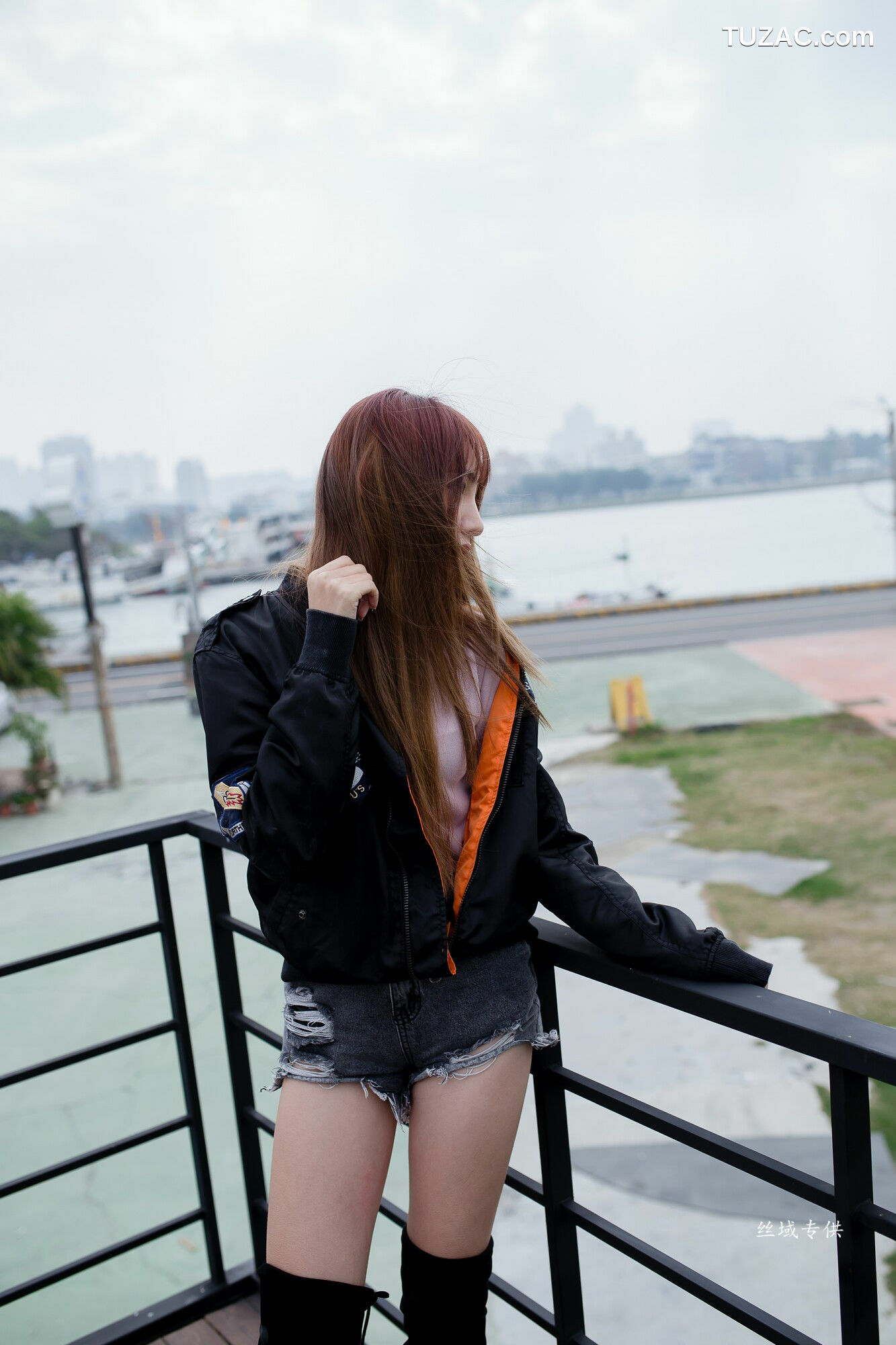 台湾正妹_ 比比儿《长靴热裤》 写真集[50P]