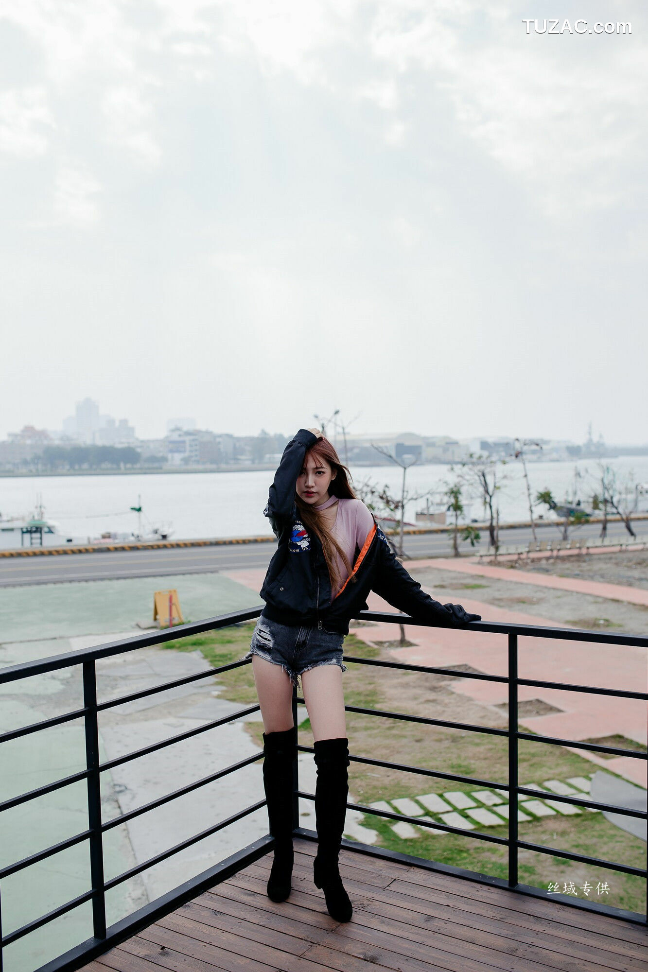 台湾正妹_ 比比儿《长靴热裤》 写真集[50P]