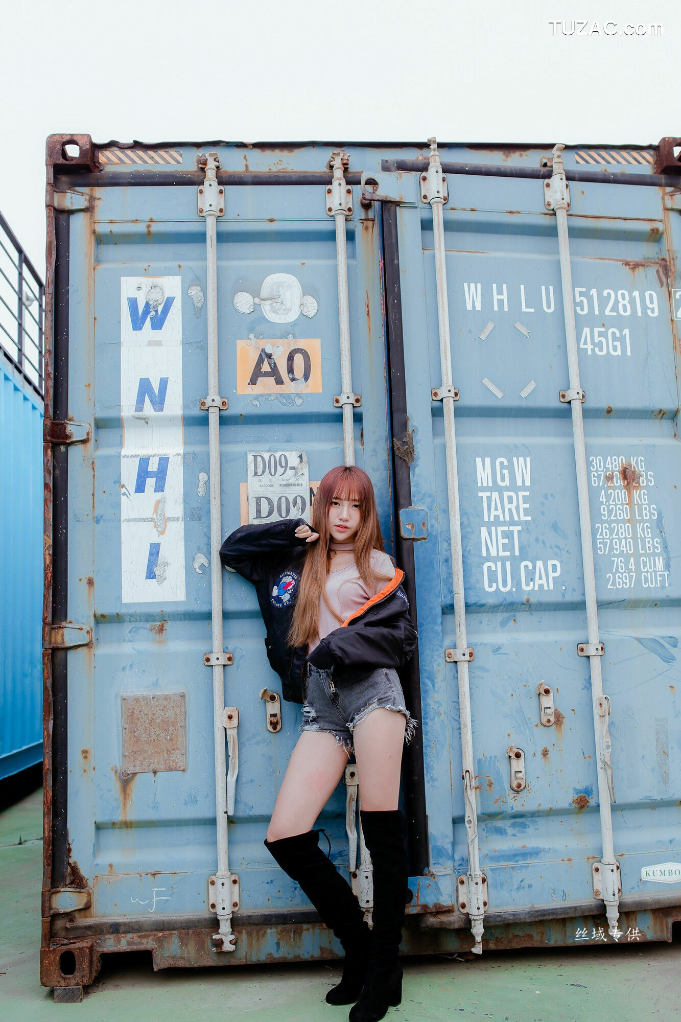 台湾正妹_ 比比儿《长靴热裤》 写真集[50P]