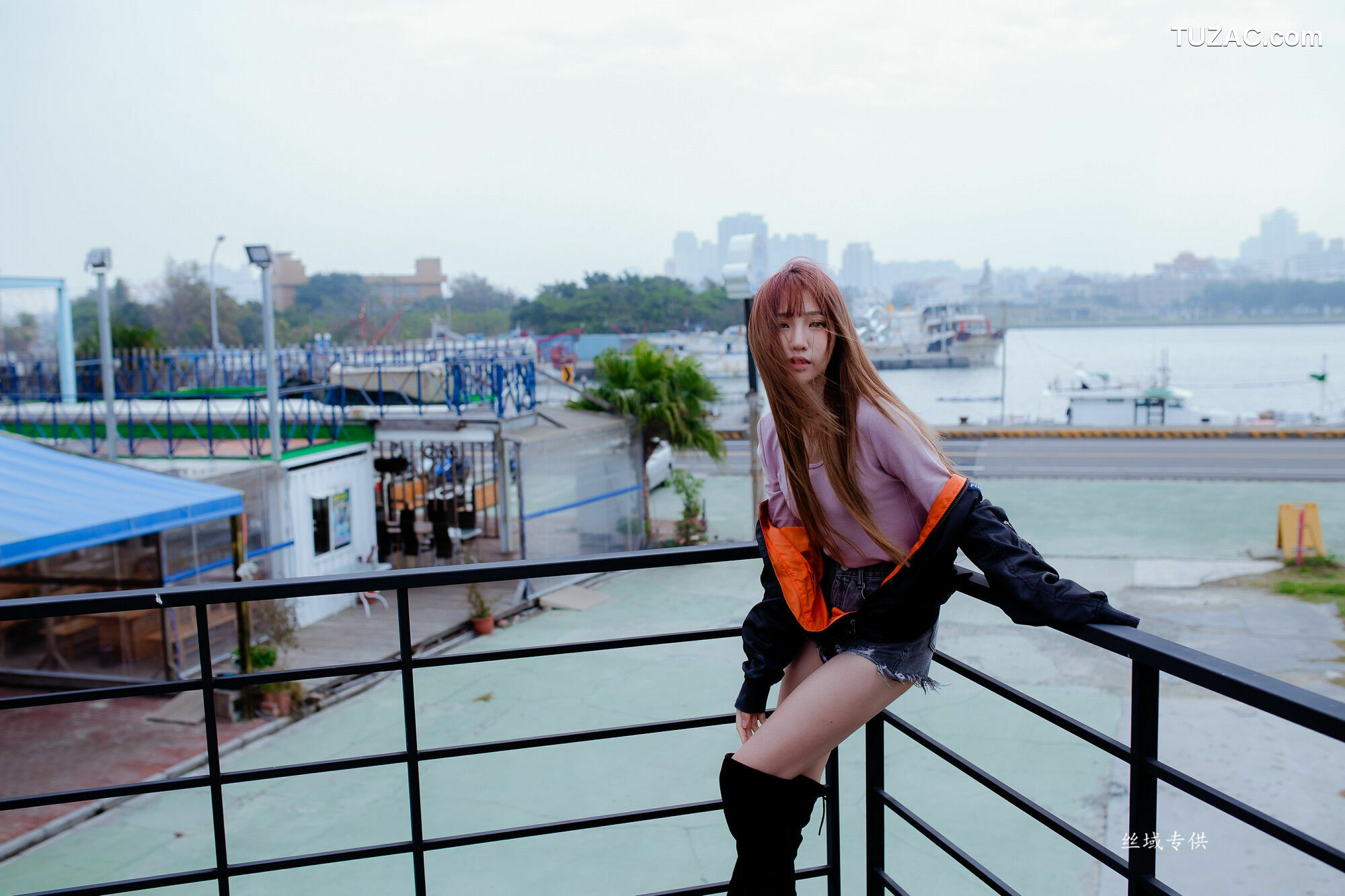 台湾正妹_ 比比儿《长靴热裤》 写真集[50P]