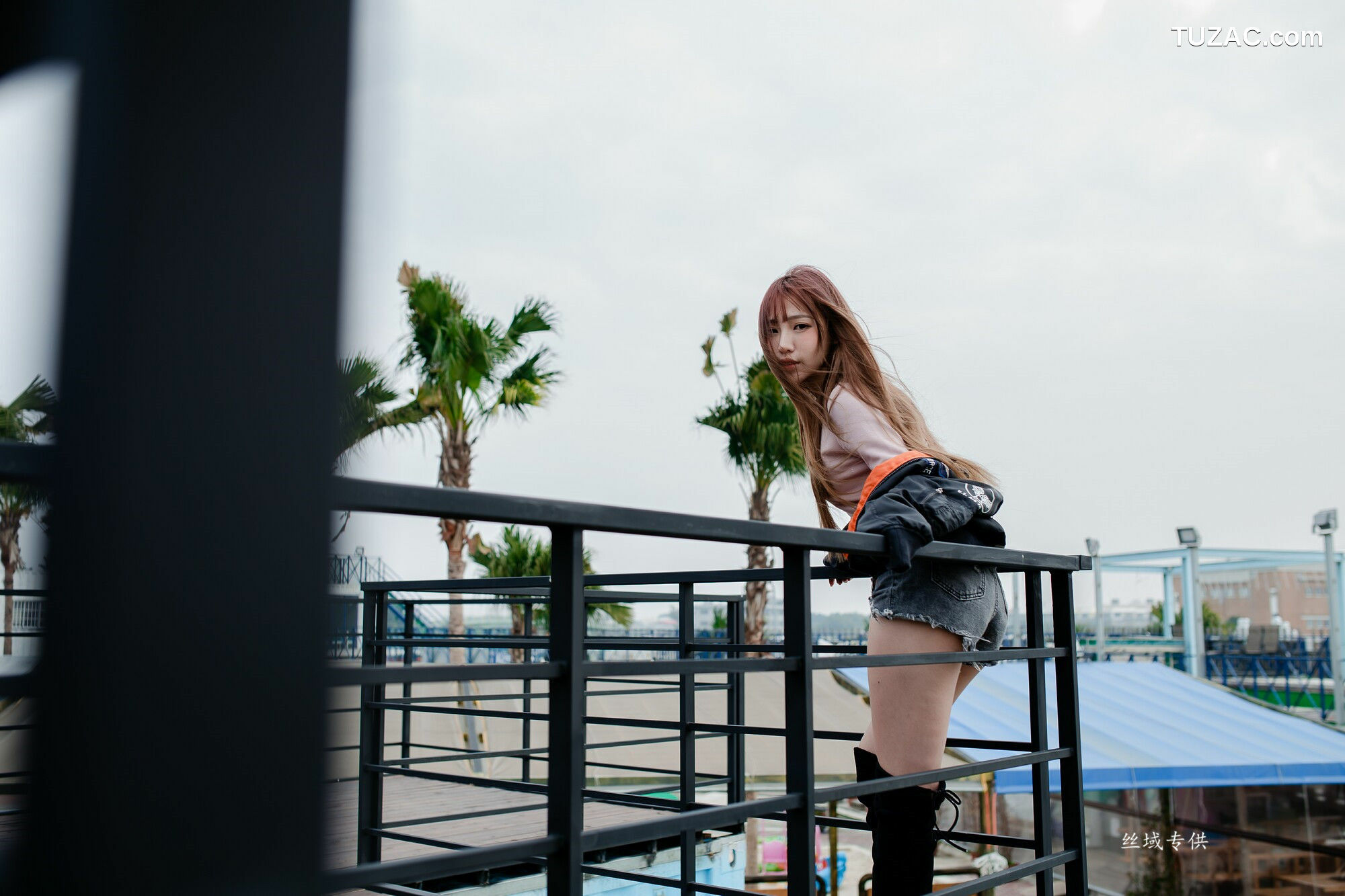 台湾正妹_ 比比儿《长靴热裤》 写真集[50P]