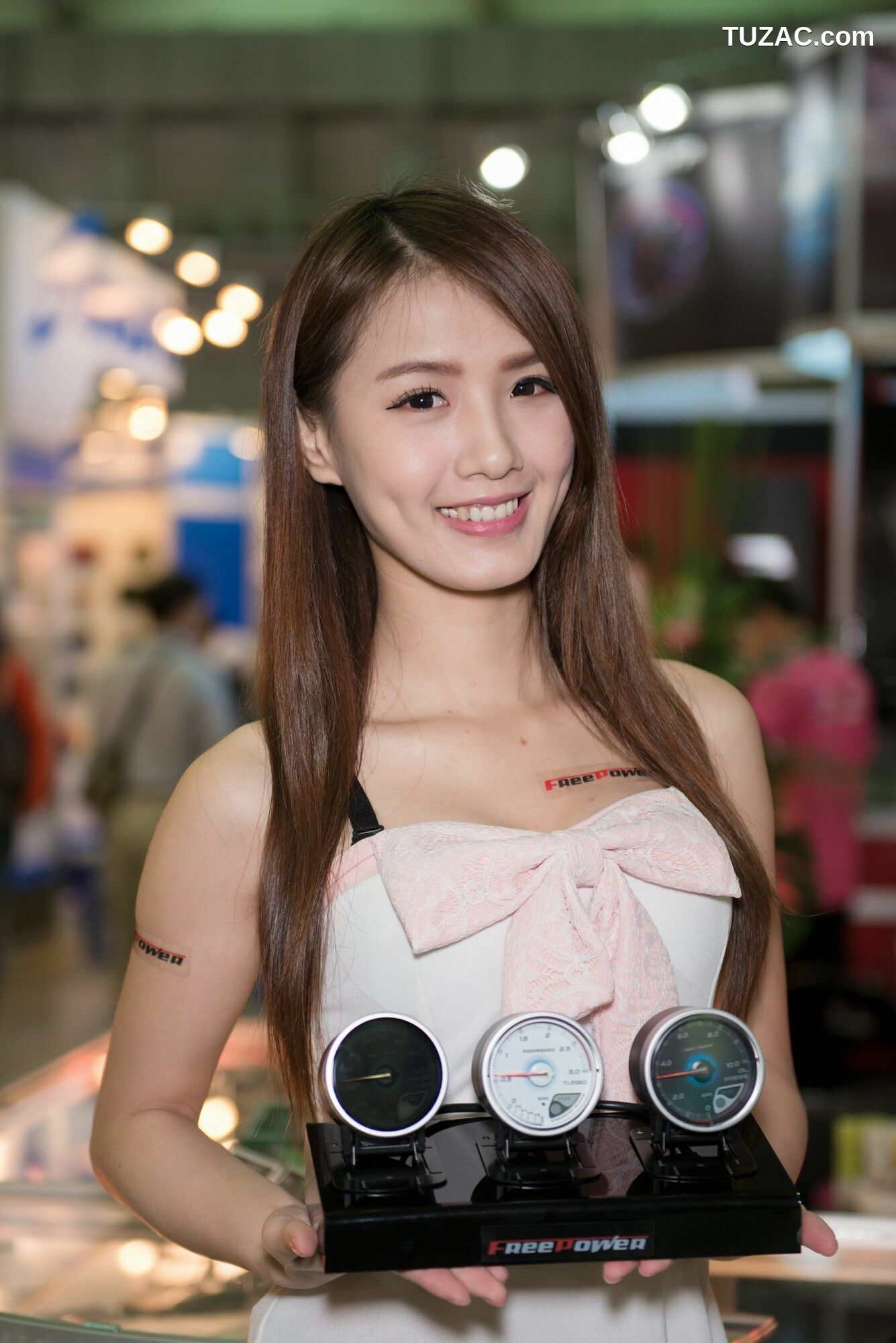 台湾正妹_ 汽配展&amp;巨砲連隊記者會 图片合集[70P]