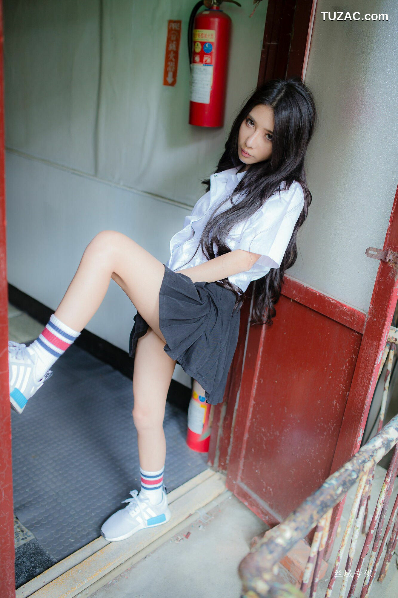 台湾正妹_ 沈綺綺《水手服內衣外拍》 写真集[178P]