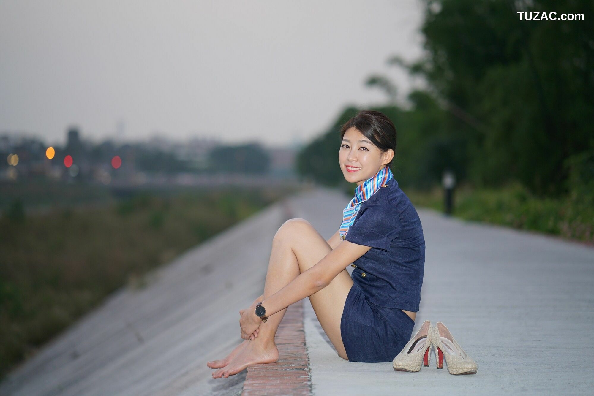 台湾正妹_ 简嘉莹(小紫) 《光復新村～连衣裙+空姐装》 写真集[55P]