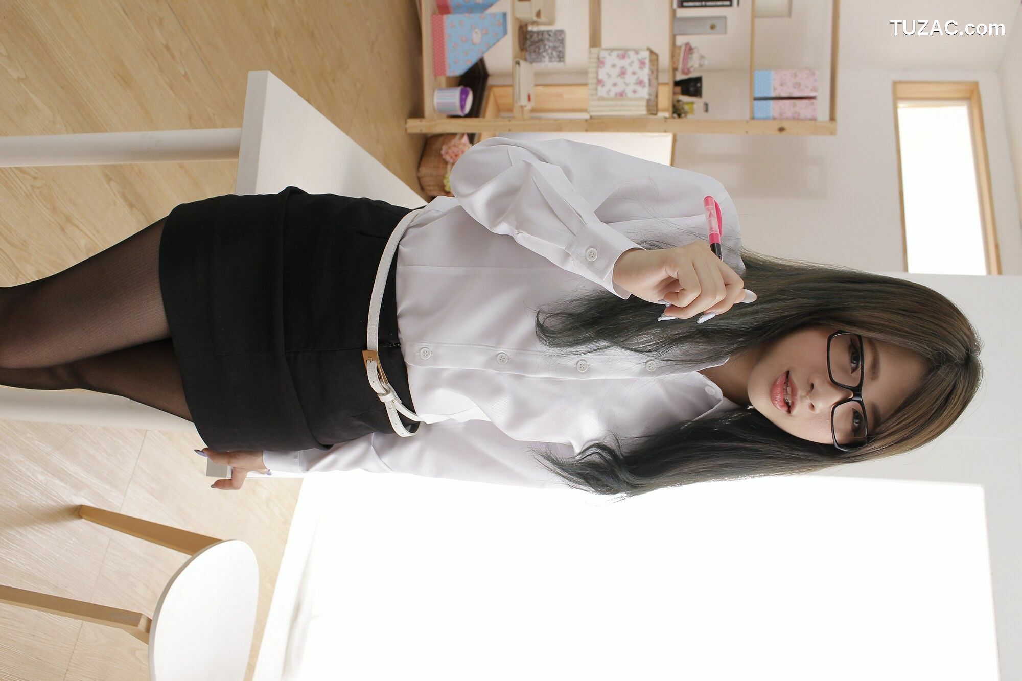 台湾正妹_ 胡安绮 - 米果OL棚拍 写真集[64P]