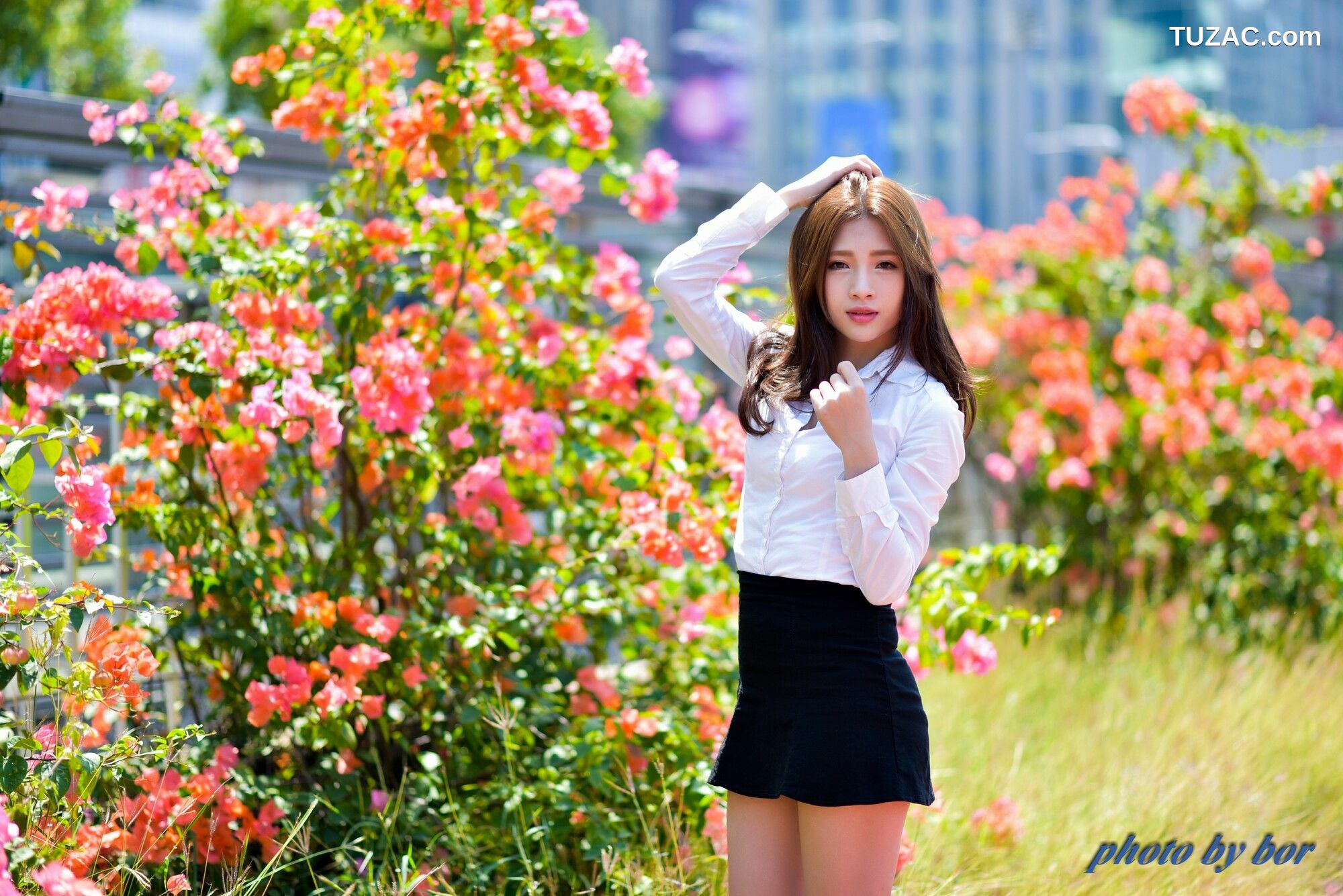 台湾正妹_ 胡安绮《早場 高雄巨蛋外拍》 写真集[61P]