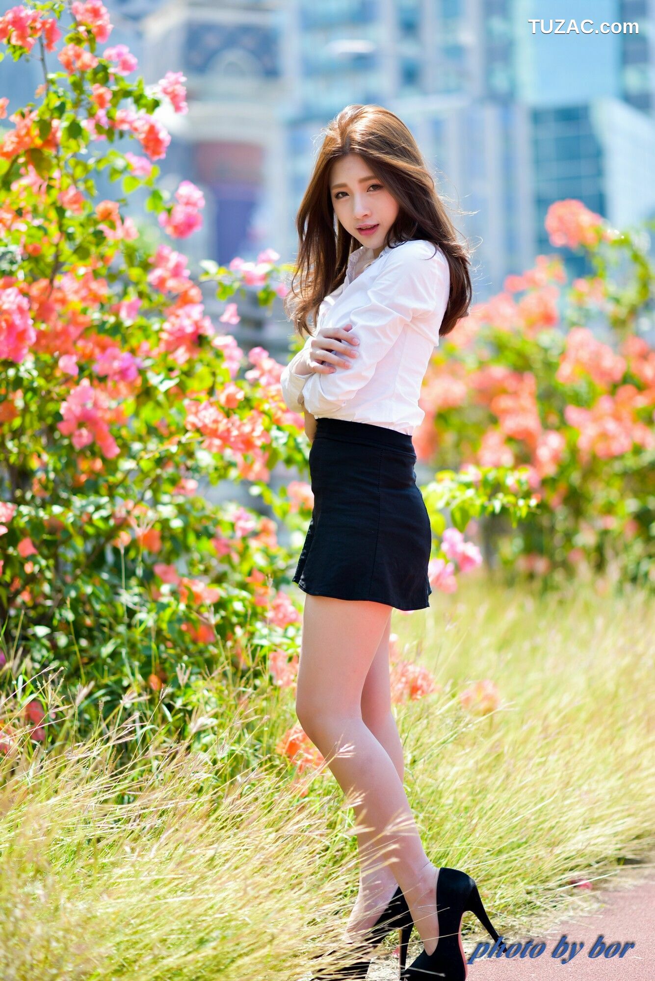 台湾正妹_ 胡安绮《早場 高雄巨蛋外拍》 写真集[61P]