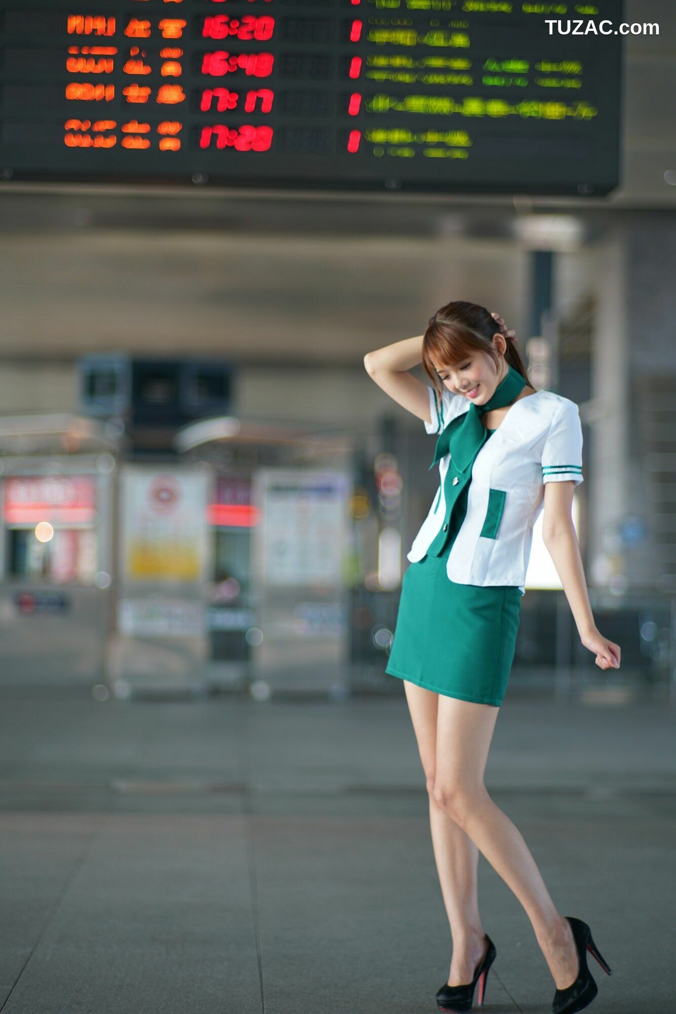 台湾正妹_ 苏郁媛《烏日高鐵～空姐制服》 写真集[136P]