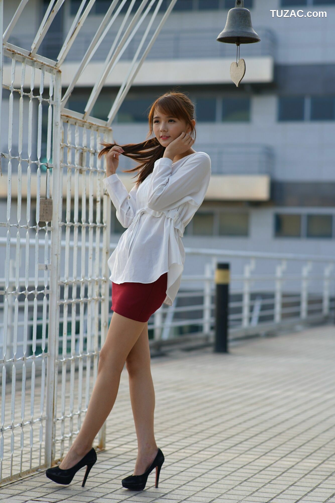 台湾正妹_ 苏郁媛《烏日高鐵～街拍包臀裙》 写真集[56P]