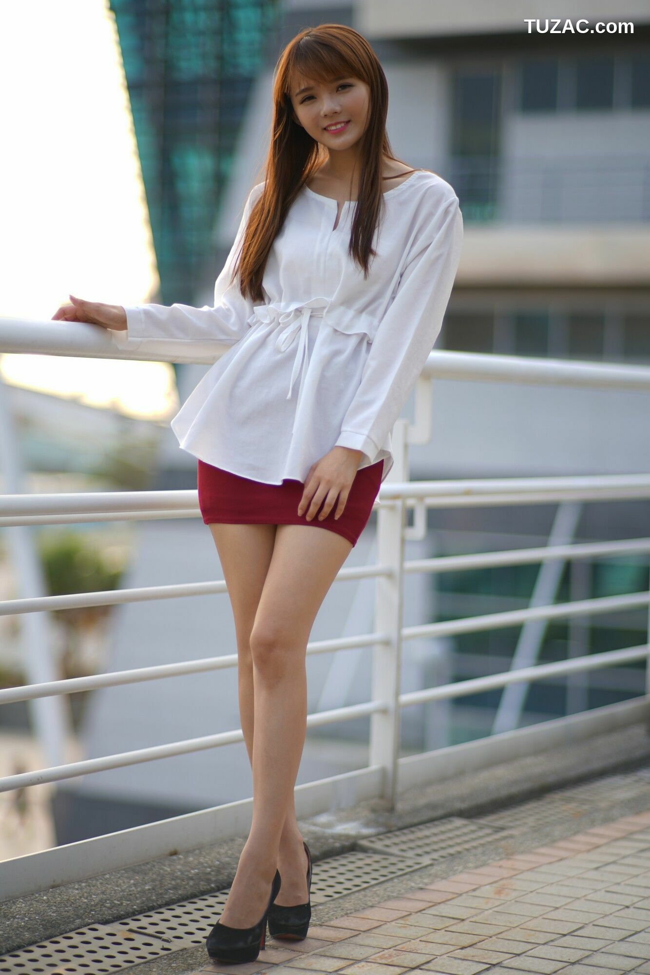 台湾正妹_ 苏郁媛《烏日高鐵～街拍包臀裙》 写真集[56P]