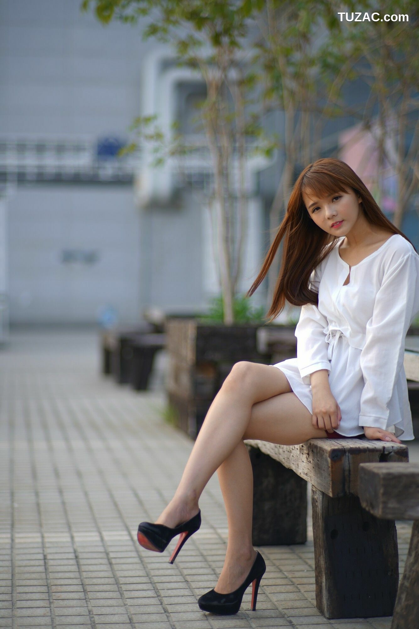 台湾正妹_ 苏郁媛《烏日高鐵～街拍包臀裙》 写真集[56P]