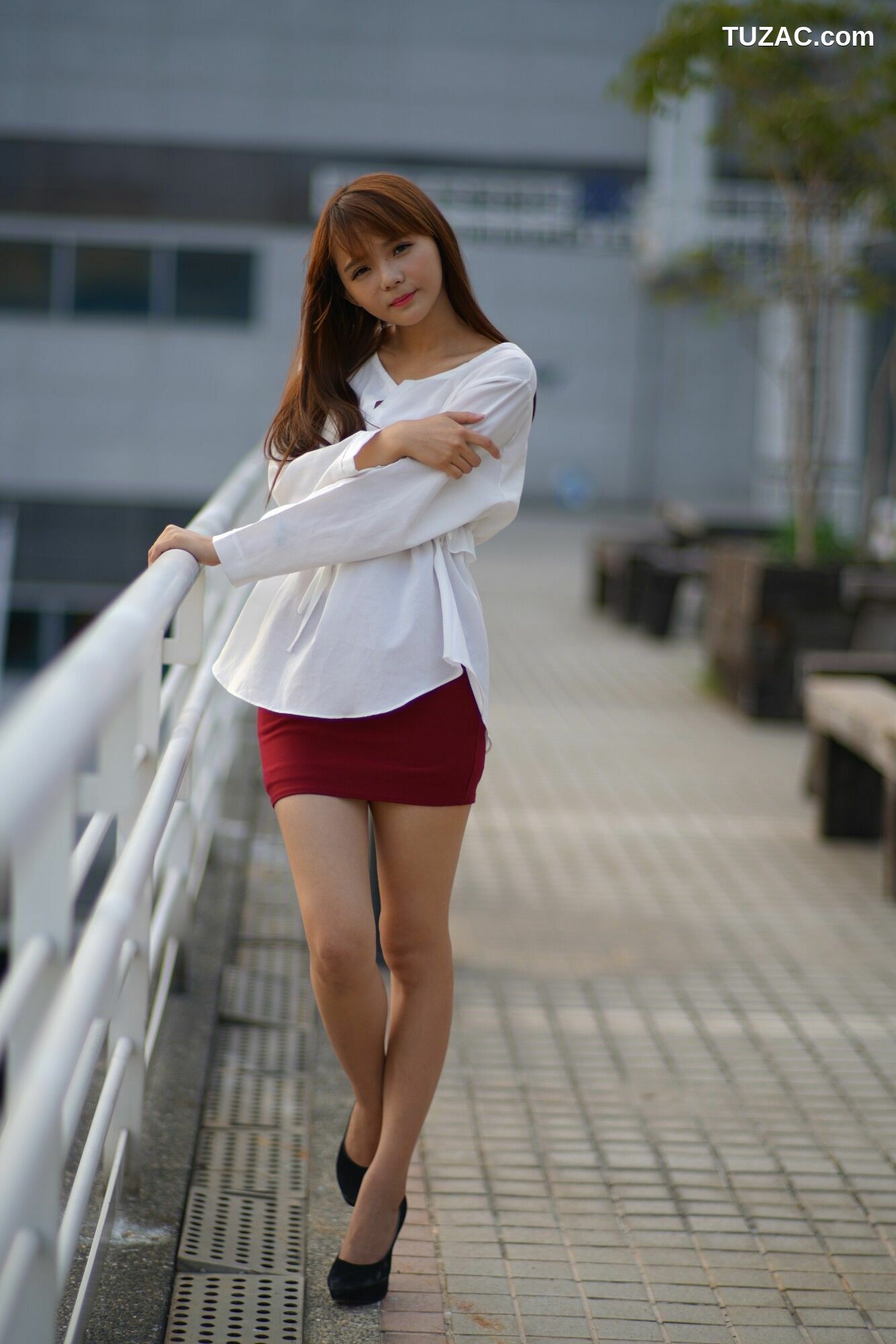 台湾正妹_ 苏郁媛《烏日高鐵～街拍包臀裙》 写真集[56P]