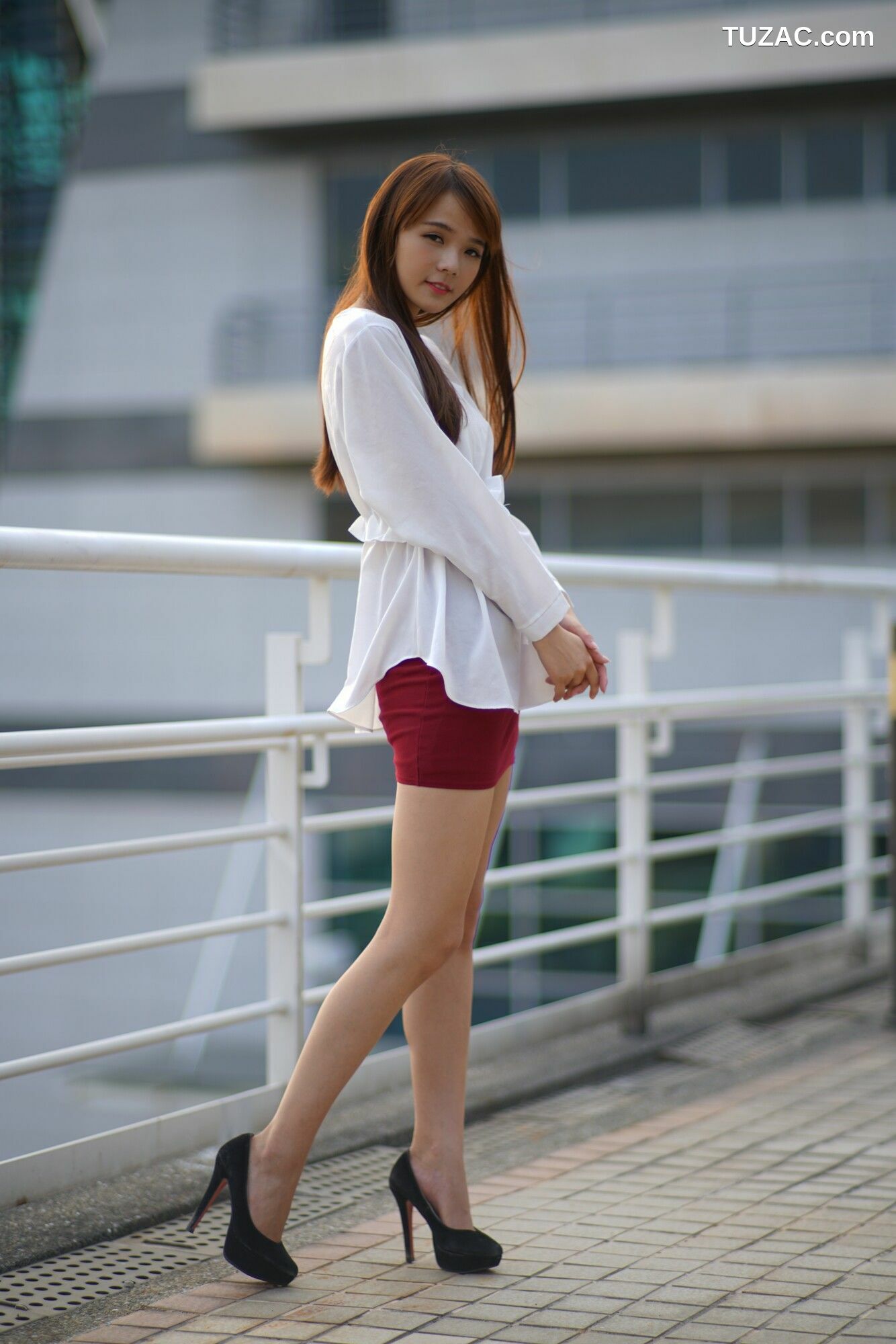 台湾正妹_ 苏郁媛《烏日高鐵～街拍包臀裙》 写真集[56P]