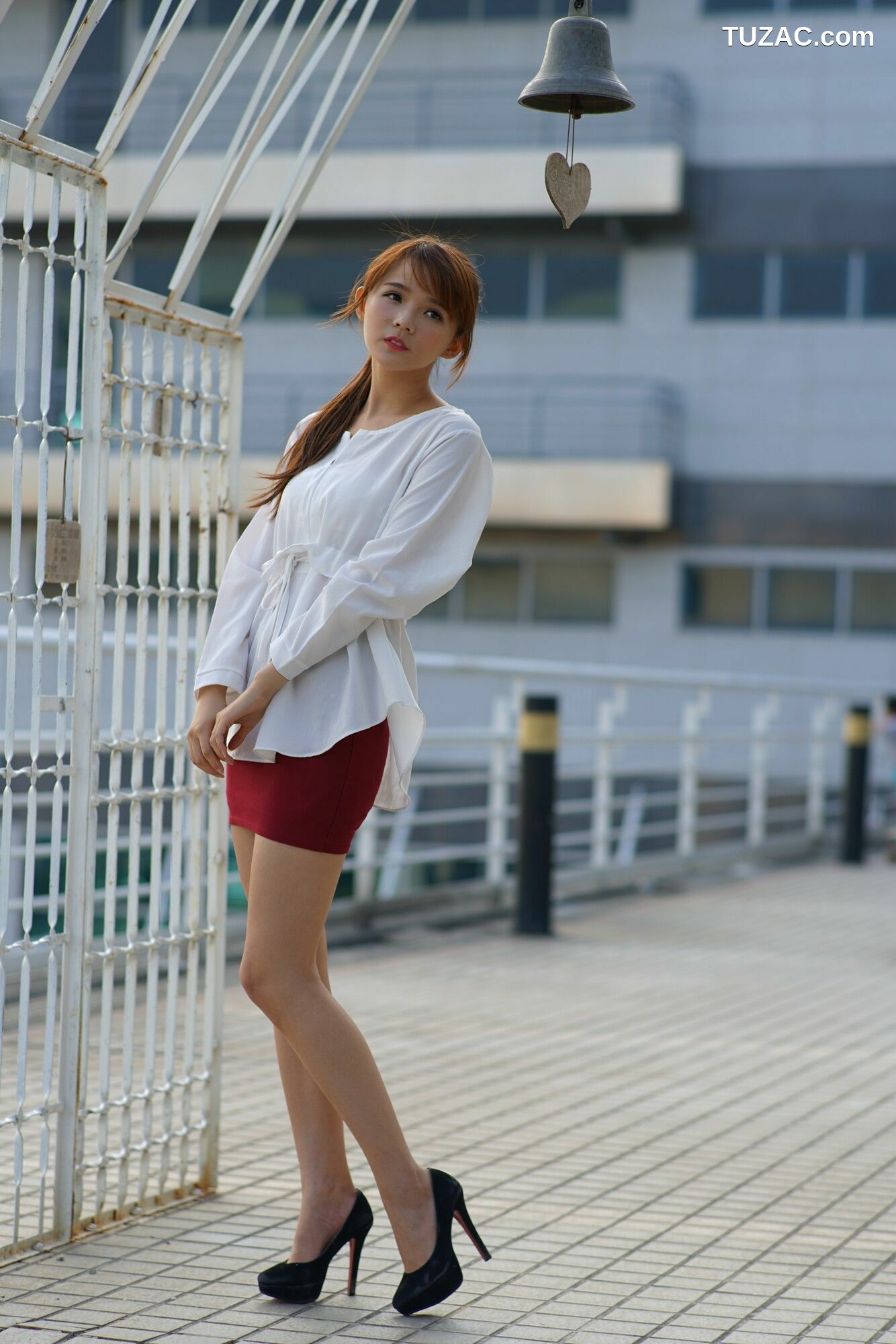 台湾正妹_ 苏郁媛《烏日高鐵～街拍包臀裙》 写真集[56P]