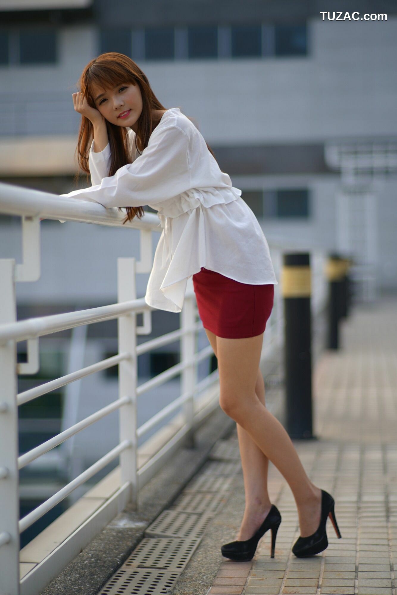 台湾正妹_ 苏郁媛《烏日高鐵～街拍包臀裙》 写真集[56P]