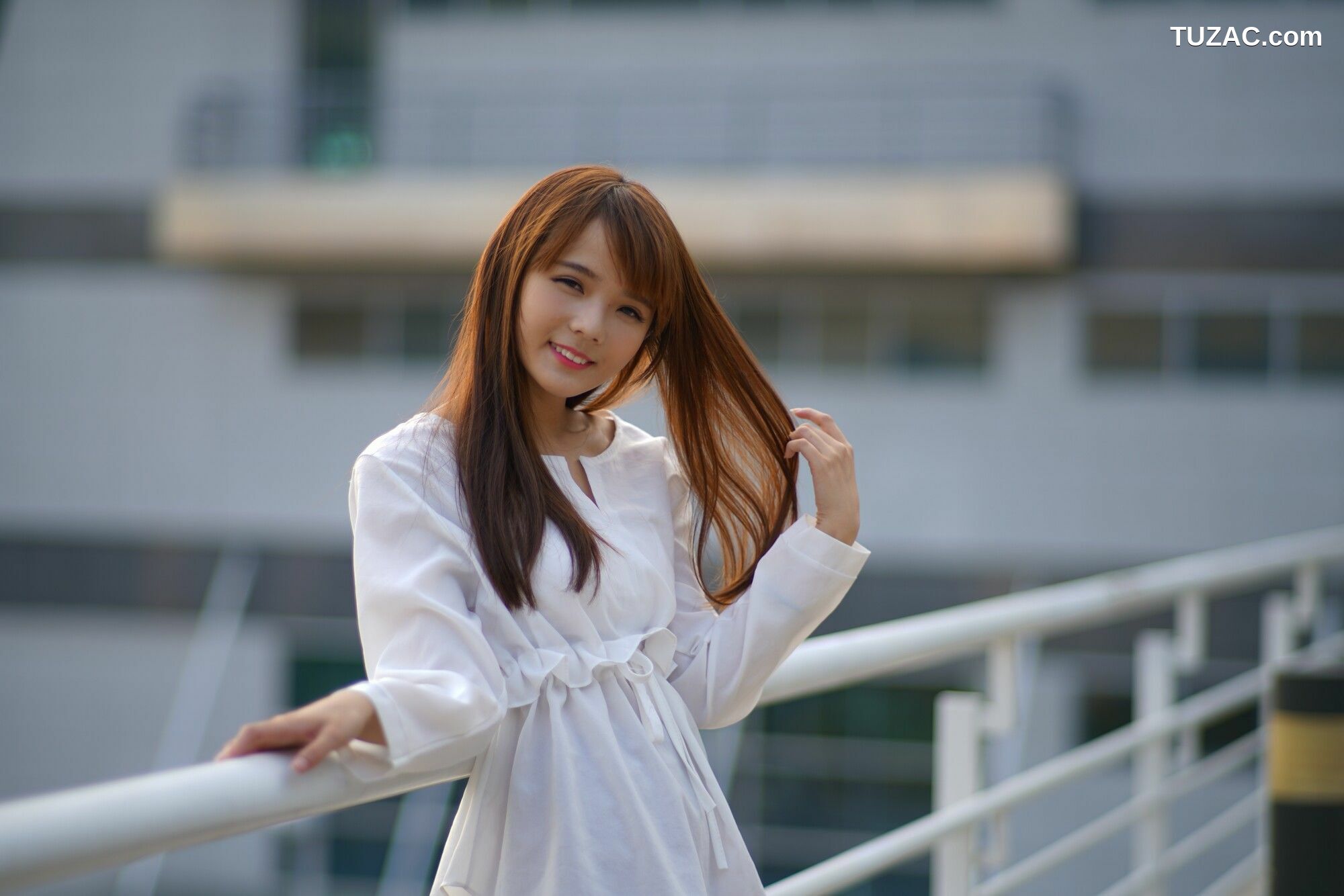 台湾正妹_ 苏郁媛《烏日高鐵～街拍包臀裙》 写真集[56P]