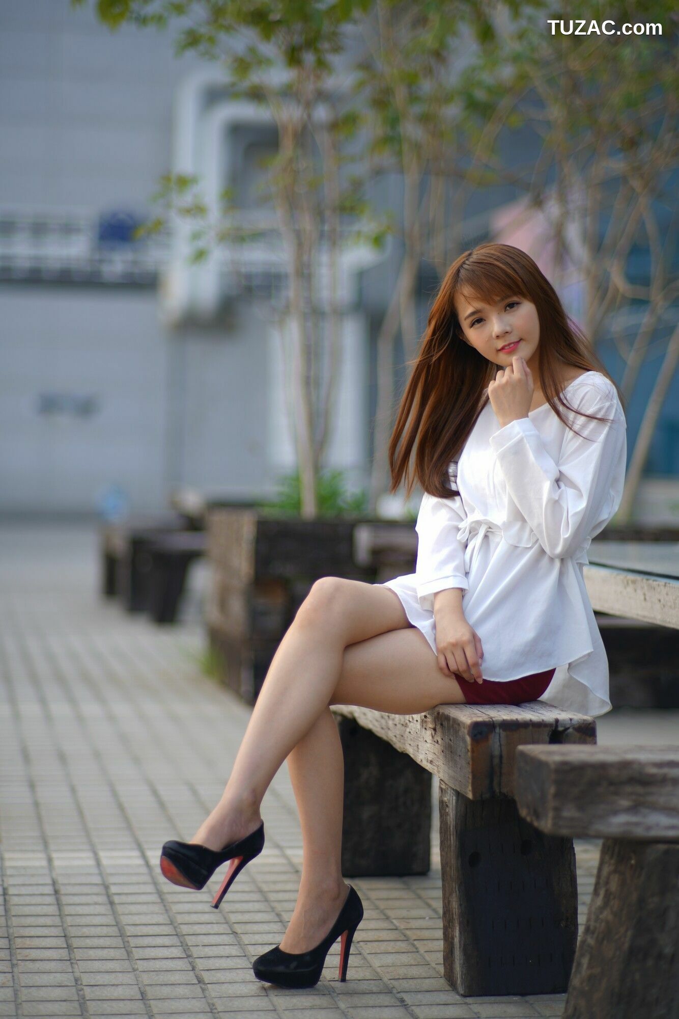 台湾正妹_ 苏郁媛《烏日高鐵～街拍包臀裙》 写真集[56P]