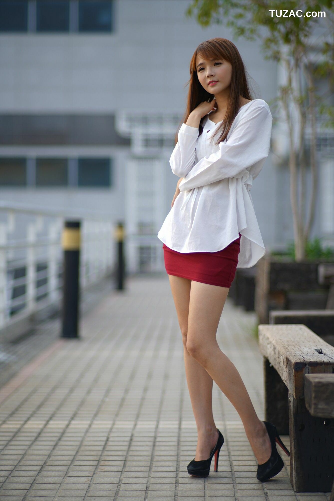 台湾正妹_ 苏郁媛《烏日高鐵～街拍包臀裙》 写真集[56P]