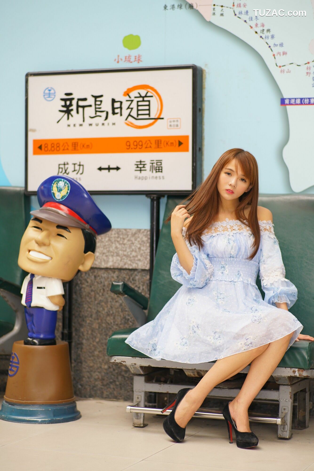 台湾正妹_ 苏郁媛《烏日高鐵～连衣裙街拍》 写真集[76P]