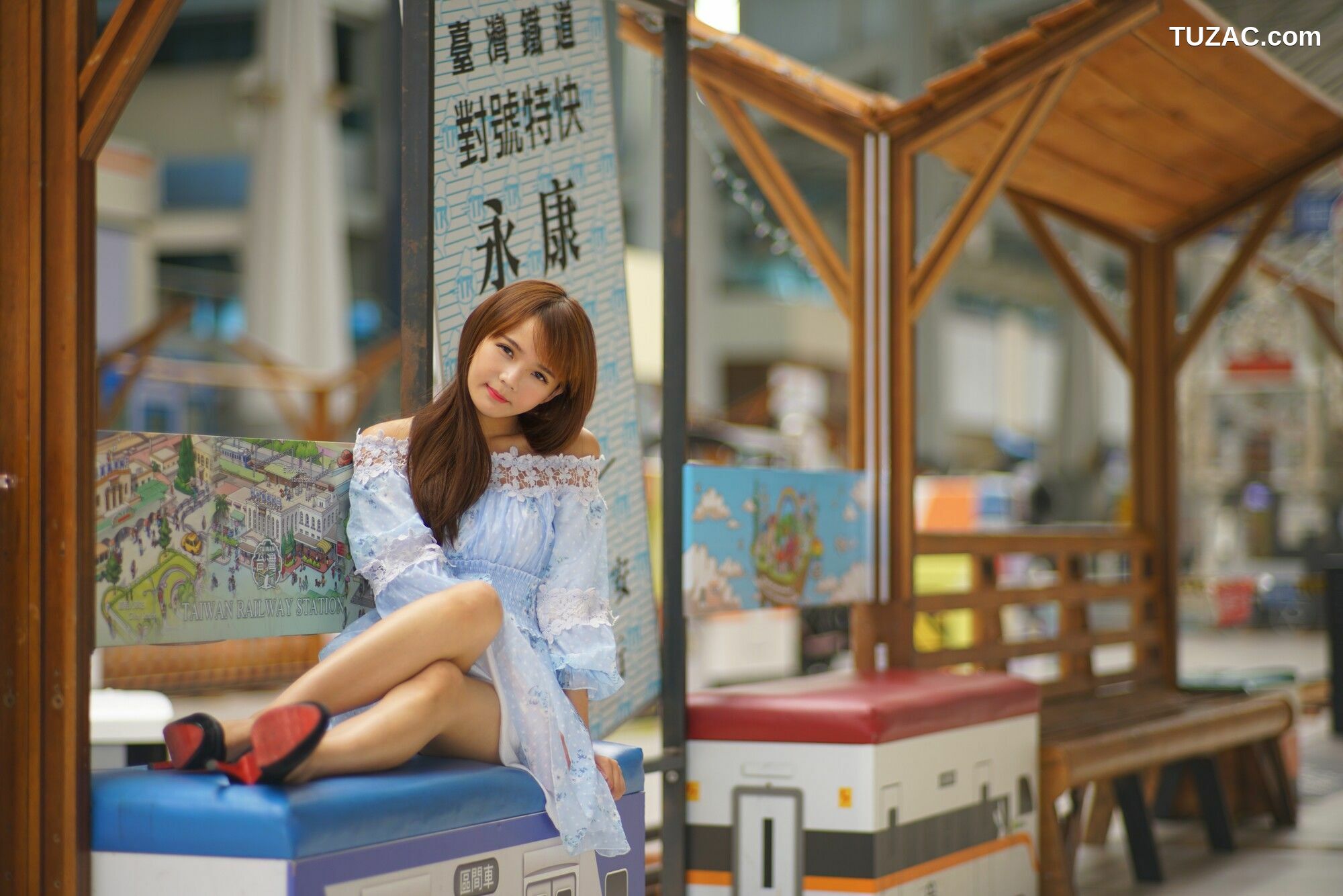 台湾正妹_ 苏郁媛《烏日高鐵～连衣裙街拍》 写真集[76P]