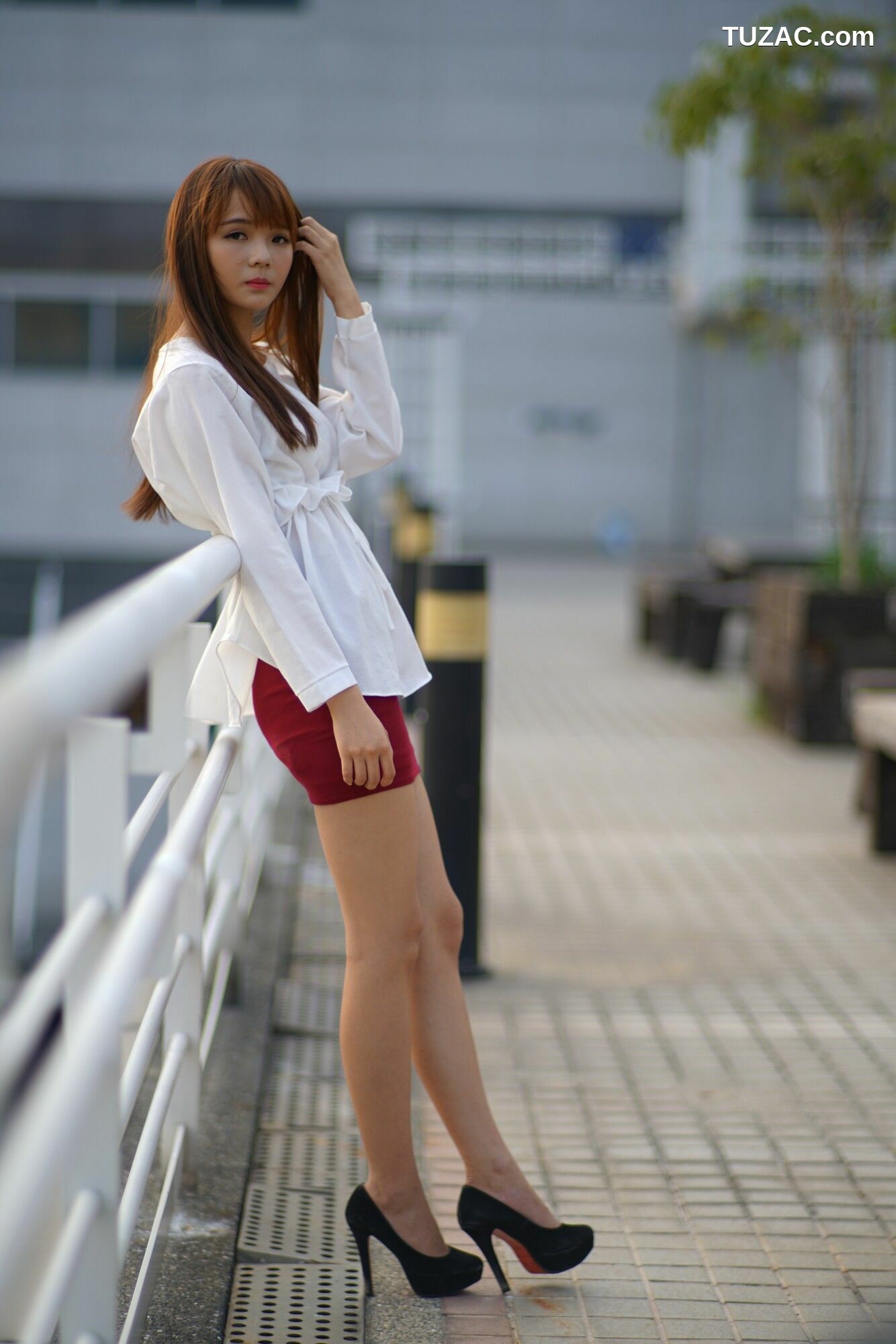 台湾正妹_ 苏郁媛《烏日高鐵～连衣裙街拍》 写真集[76P]