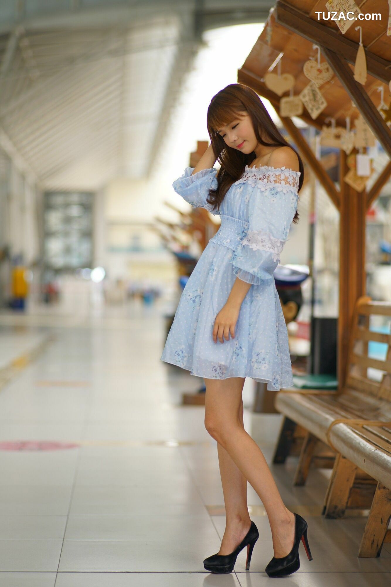 台湾正妹_ 苏郁媛《烏日高鐵～连衣裙街拍》 写真集[76P]