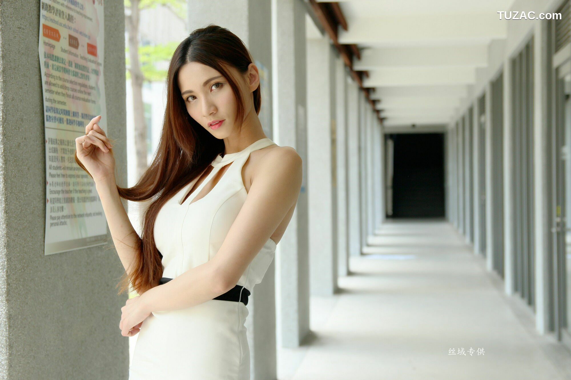 台湾正妹_ 蔡譯心《棚拍+外拍》OL女神装扮 三套套服装 写真集[77P]