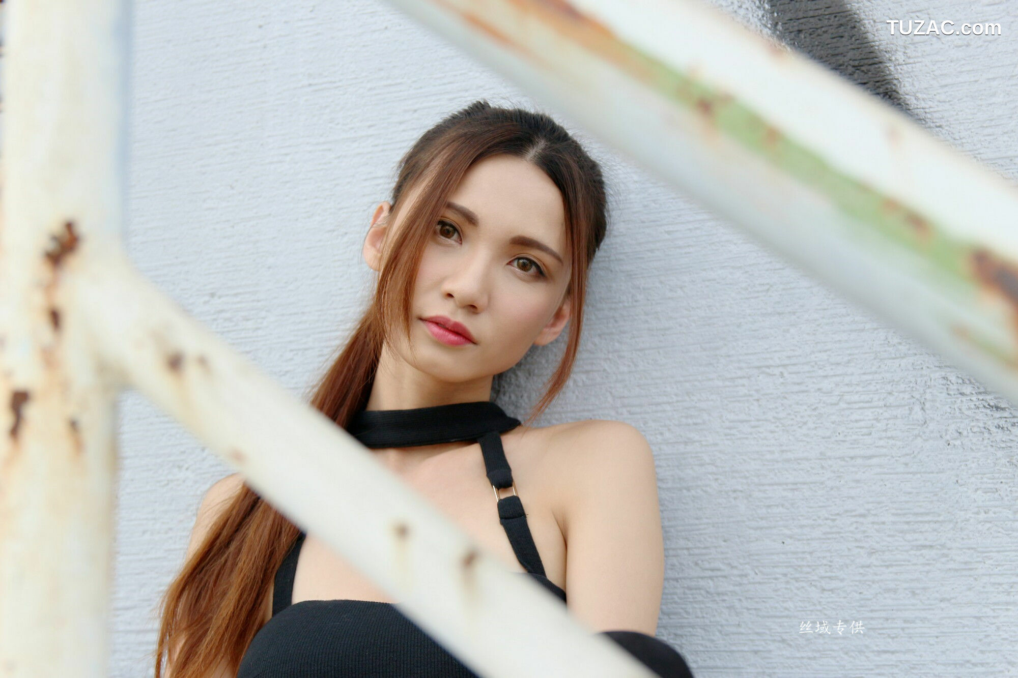 台湾正妹_ 蔡譯心《棚拍+外拍》OL女神装扮 三套套服装 写真集[77P]