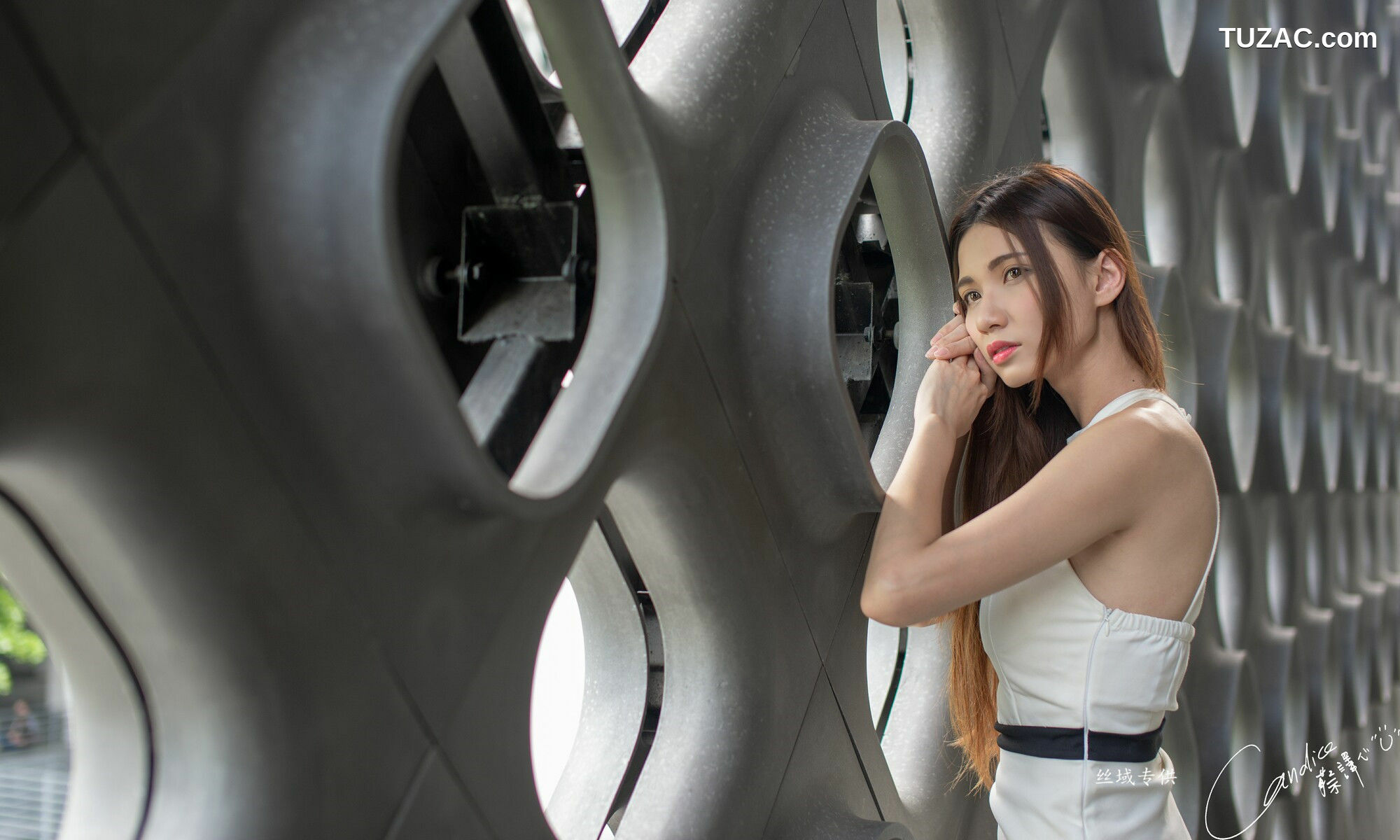 台湾正妹_ 蔡譯心《棚拍+外拍》OL女神装扮 三套套服装 写真集[77P]