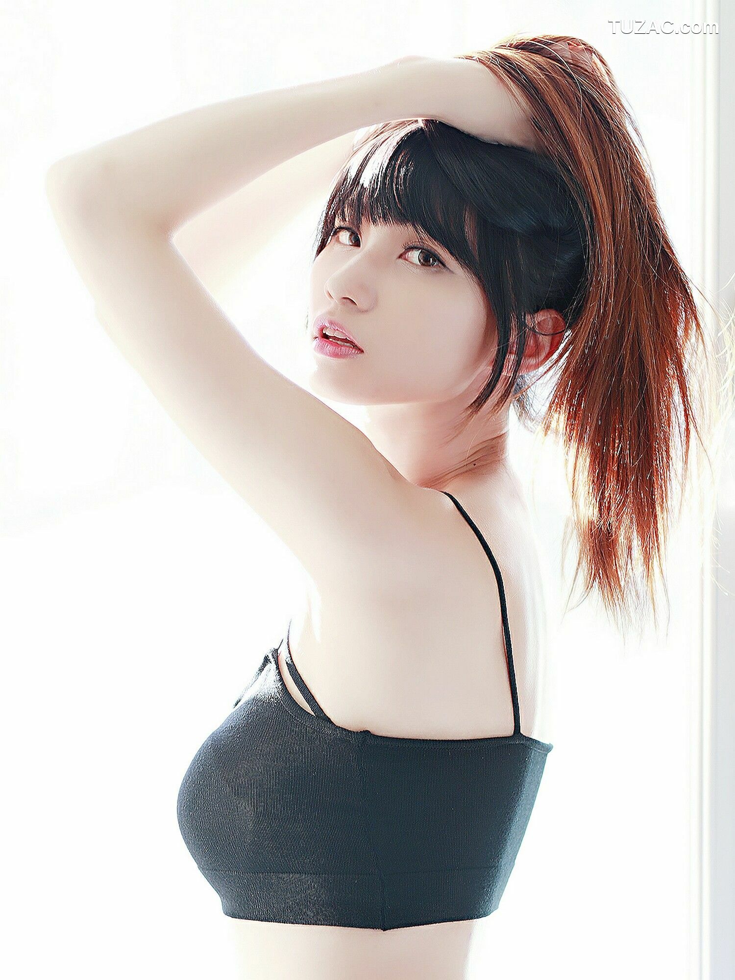 台湾正妹_ 蔡译心 - 棚拍5套服装合集 写真集[68P]