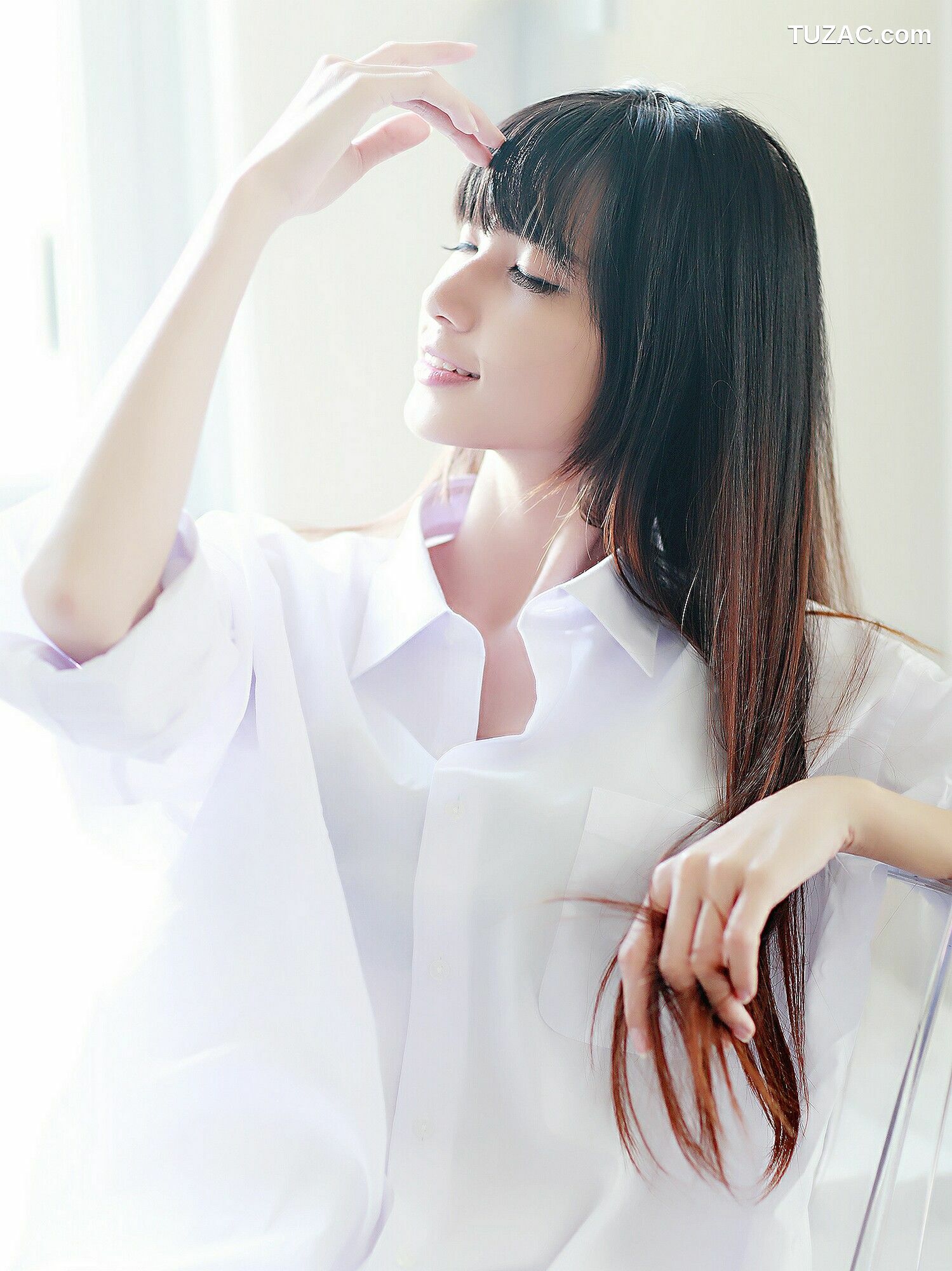 台湾正妹_ 蔡译心 - 棚拍5套服装合集 写真集[68P]