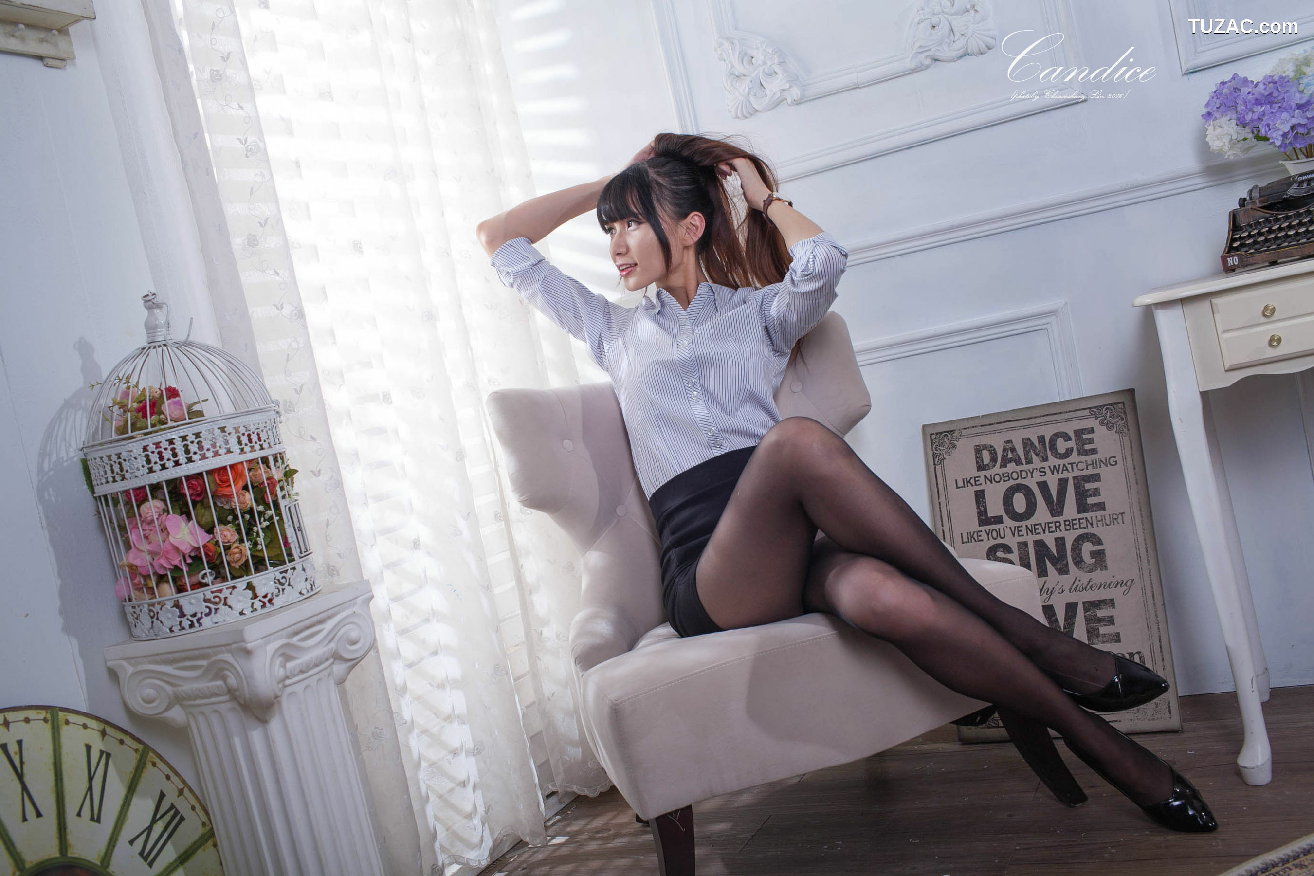 台湾正妹_ 蔡译心 - 棚拍黑丝制服美腿 写真集[98P]