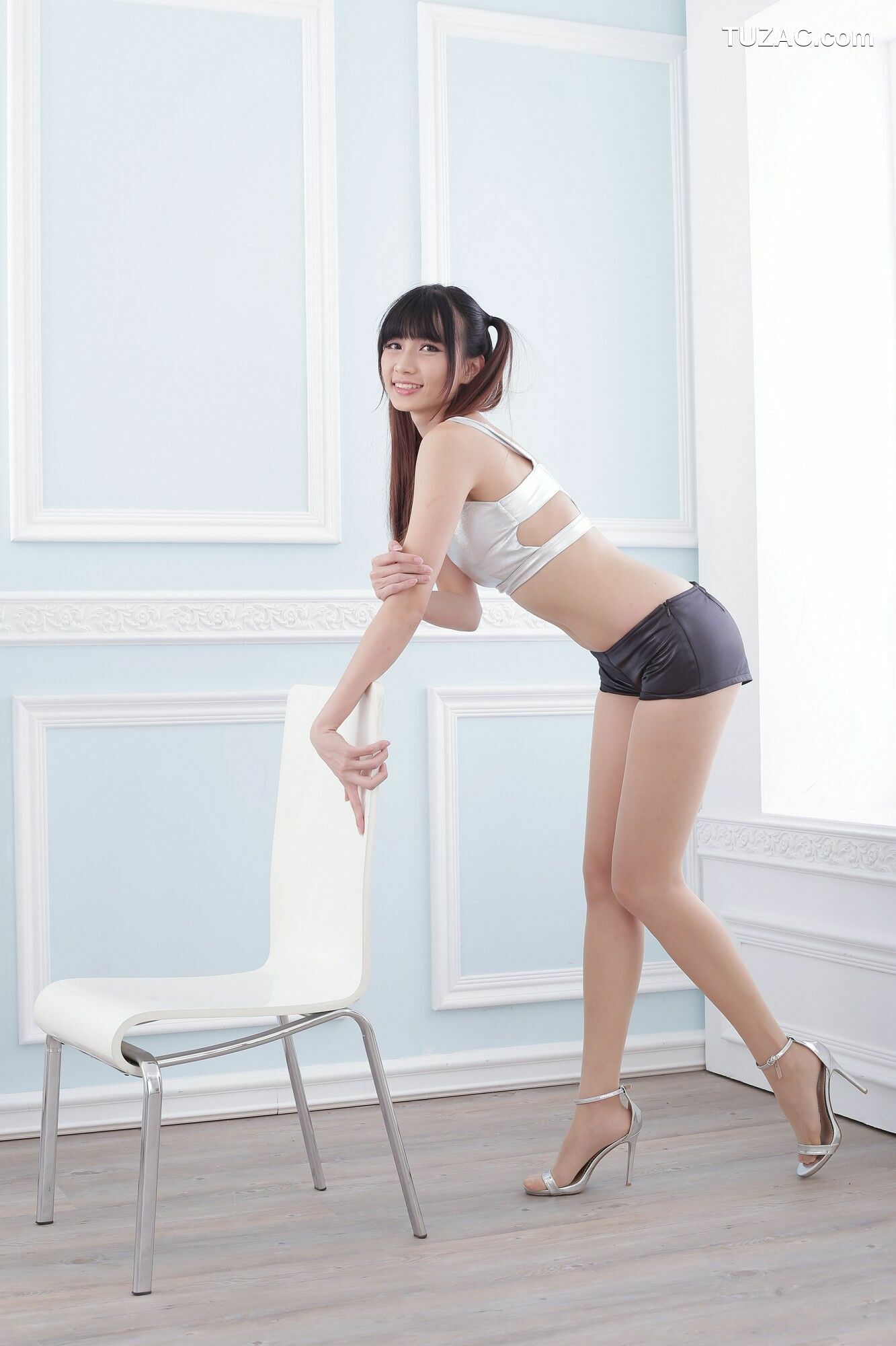 台湾正妹_ 蔡译心 - 超短热裤系列 写真集[43P]