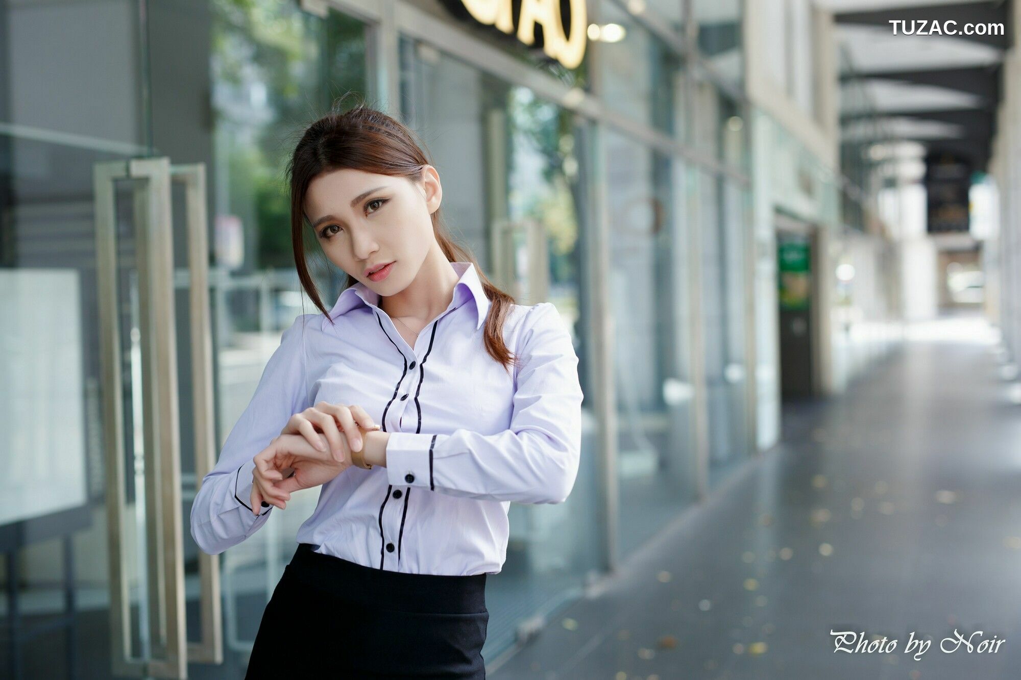 台湾正妹_ 蔡译心@林茉晶《OL街拍合辑》 写真集[57P]