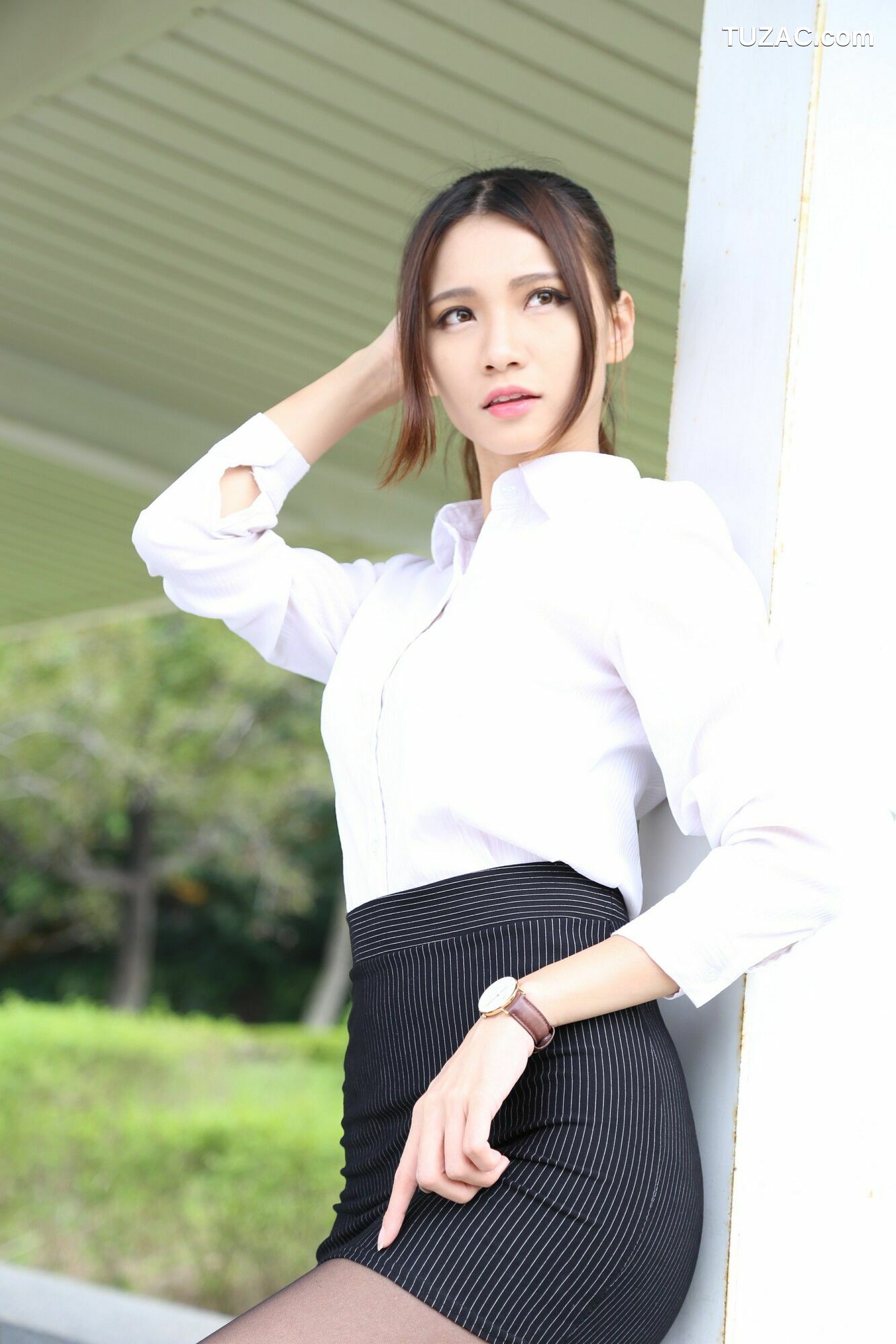 台湾正妹_ 蔡译心Candice - 街拍黑丝OL 写真集[100P]