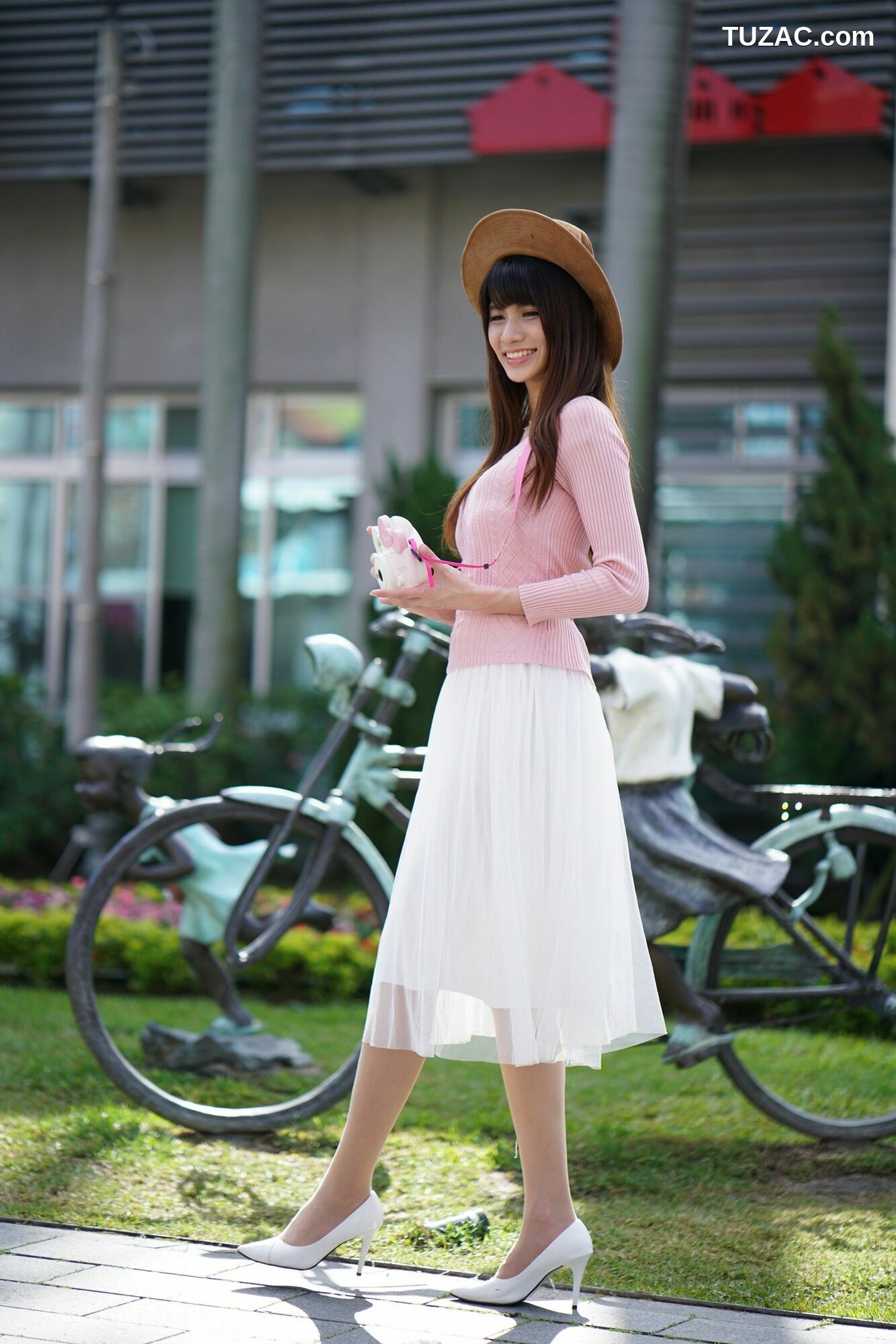 台湾正妹_ 蔡译心Candice《台中文創(两套服装）》 写真集[59P]