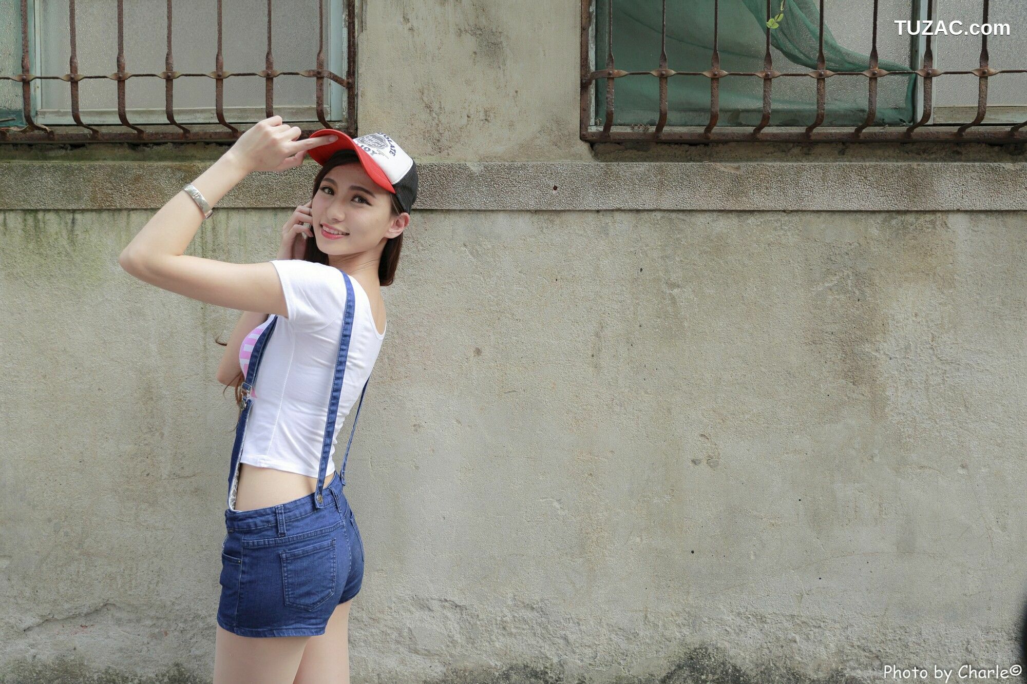 台湾正妹_ 蔡译心Candice《師範大學外拍》3套服装 写真集[75P]