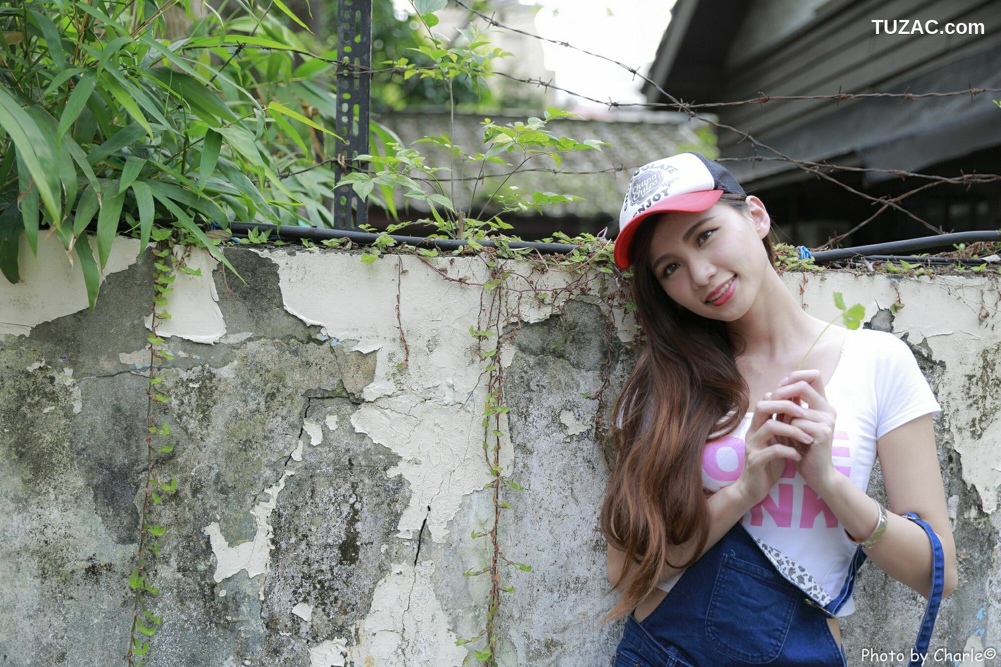 台湾正妹_ 蔡译心Candice《師範大學外拍》3套服装 写真集[75P]