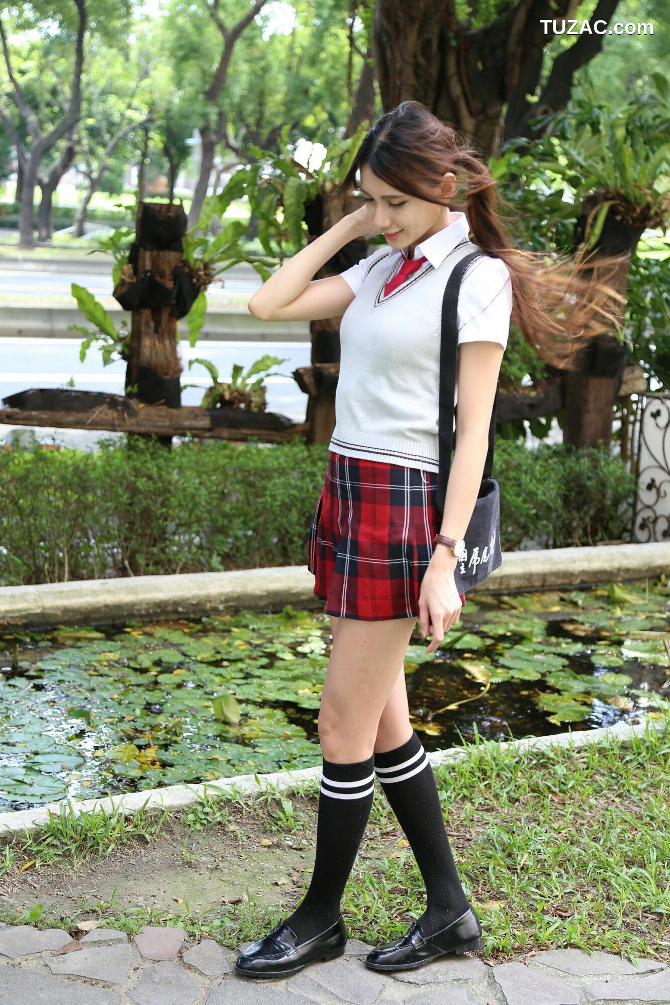 台湾正妹_ 蔡译心Candice《校服美少女》 写真集[98P]