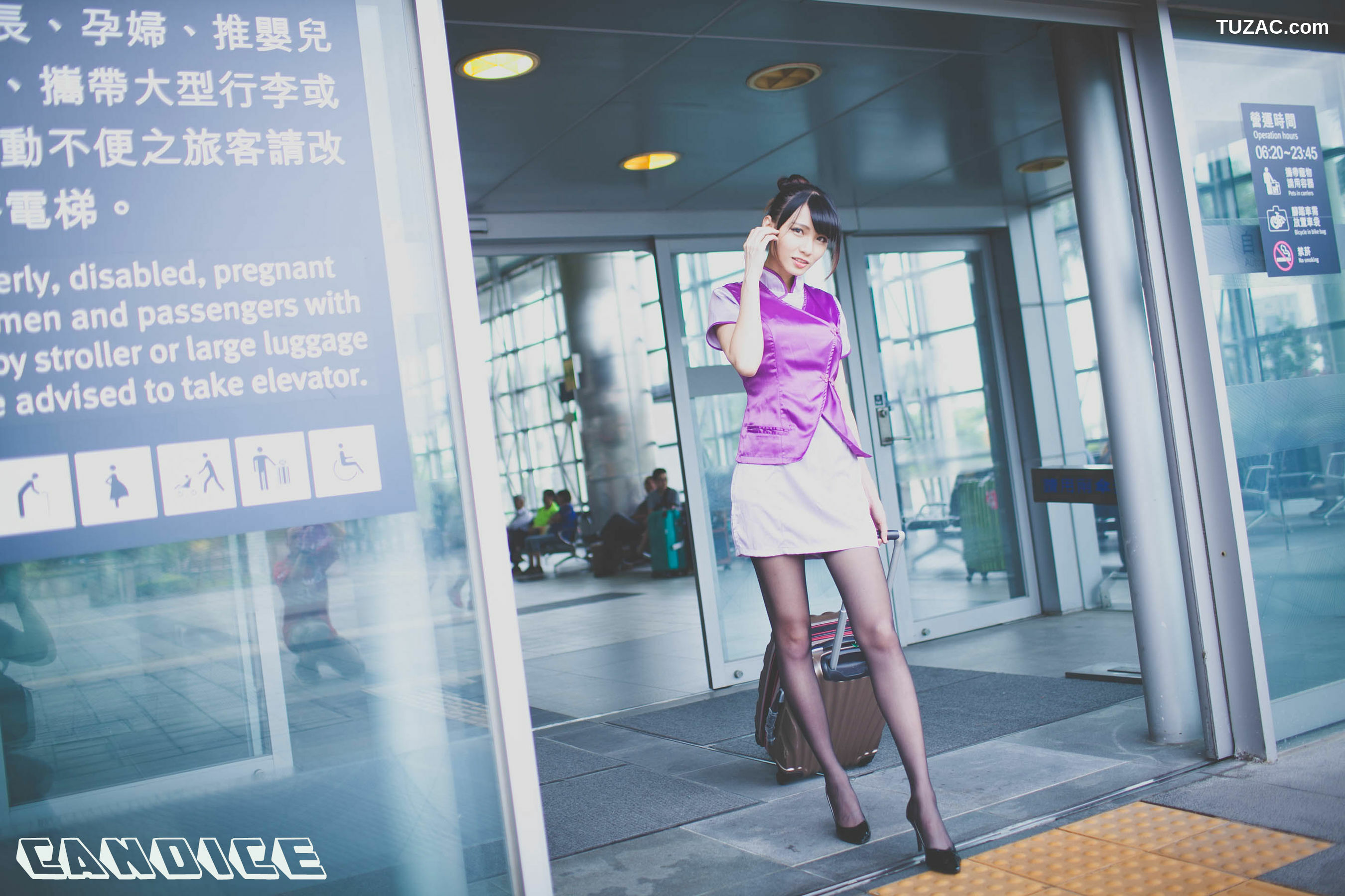 台湾正妹_ 蔡译心Candice《空姐黑丝街拍》 写真集[41P]