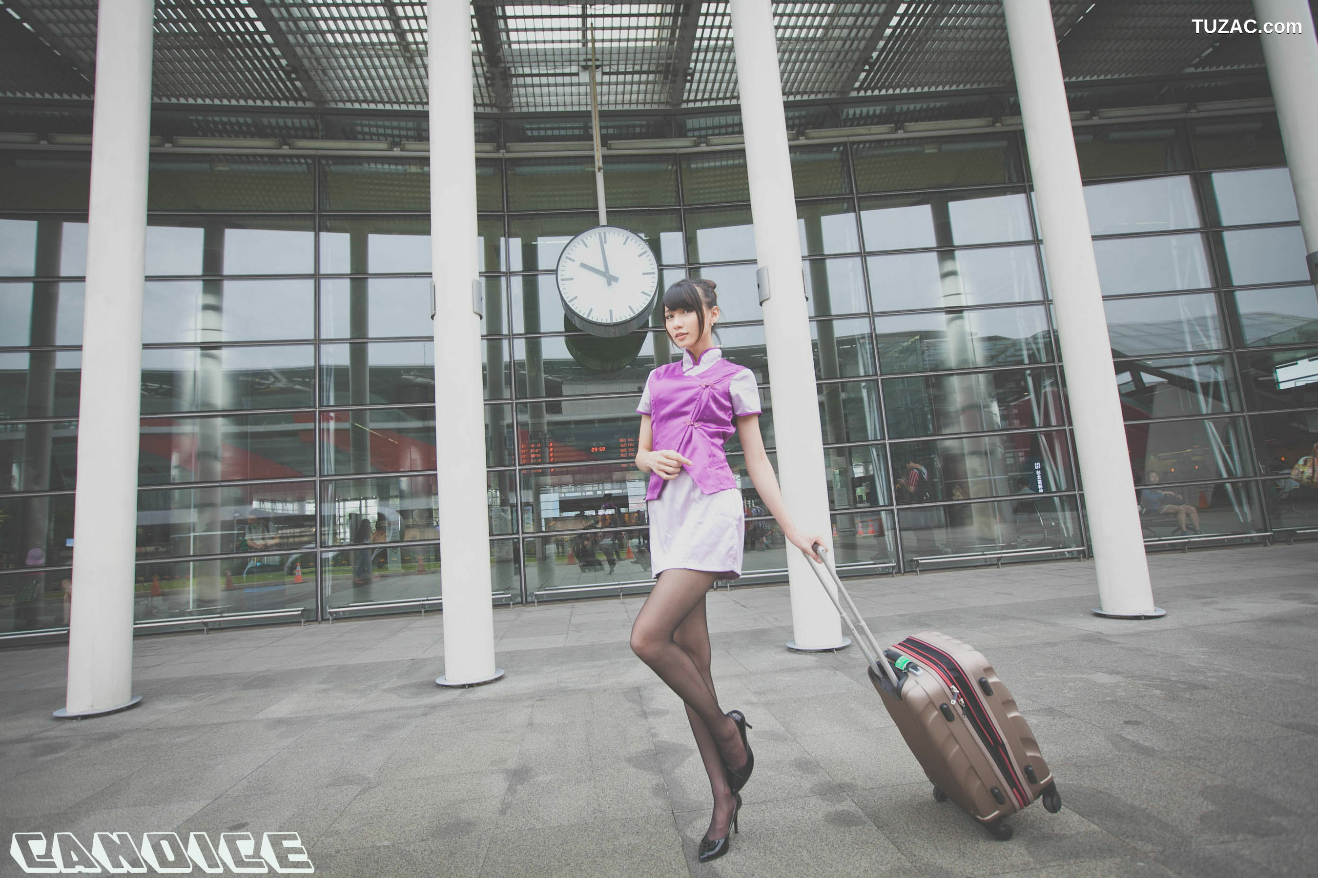 台湾正妹_ 蔡译心Candice《空姐黑丝街拍》 写真集[41P]