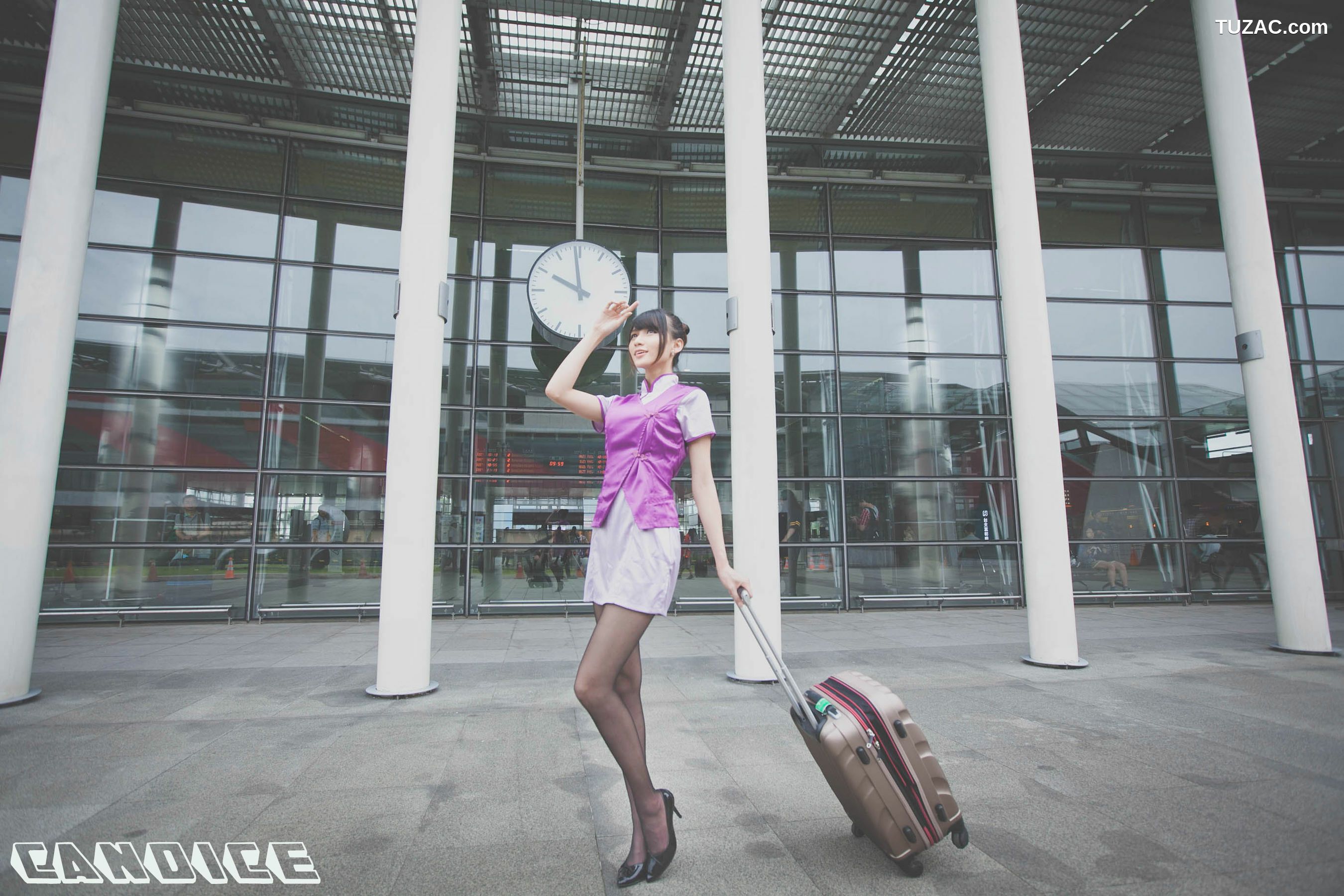 台湾正妹_ 蔡译心Candice《空姐黑丝街拍》 写真集[41P]