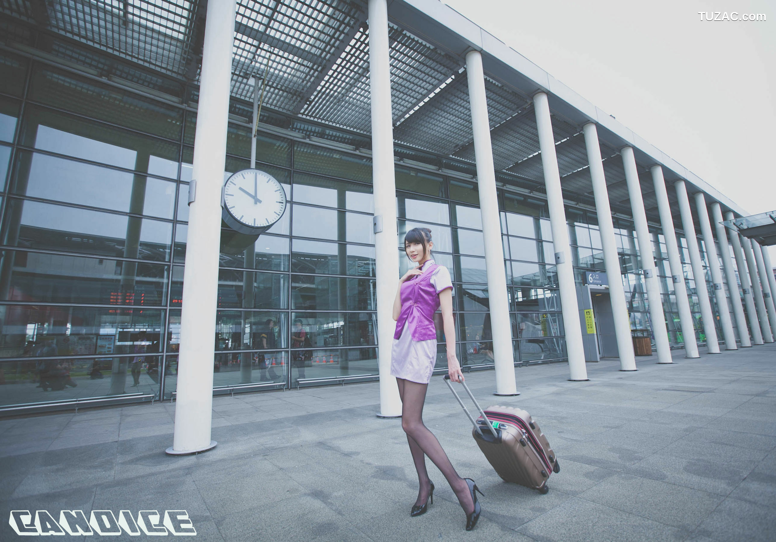 台湾正妹_ 蔡译心Candice《空姐黑丝街拍》 写真集[41P]