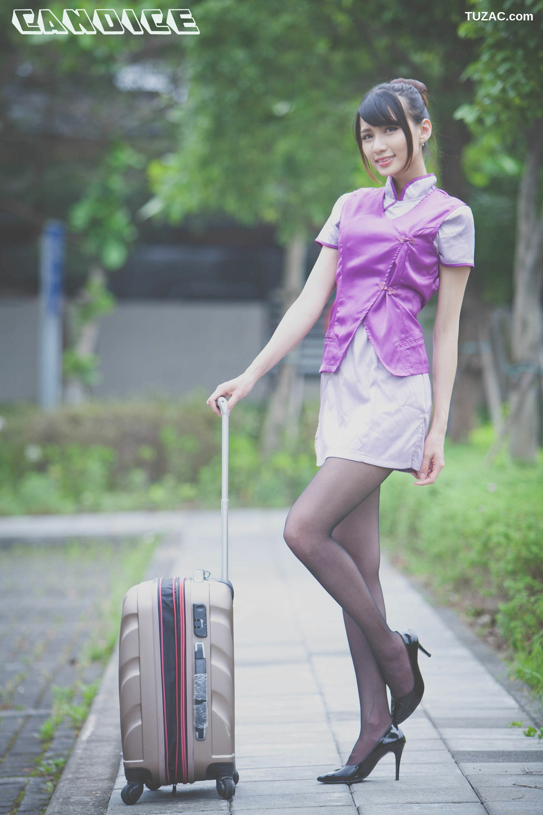 台湾正妹_ 蔡译心Candice《空姐黑丝街拍》 写真集[41P]